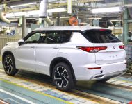 2022 Mitsubishi Outlander - Production Wallpaper 190x150