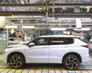 2022 Mitsubishi Outlander - Production Wallpaper 190x150
