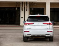 2022 Mitsubishi Outlander - Rear Wallpaper 190x150