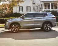 2022 Mitsubishi Outlander - Side Wallpaper 190x150