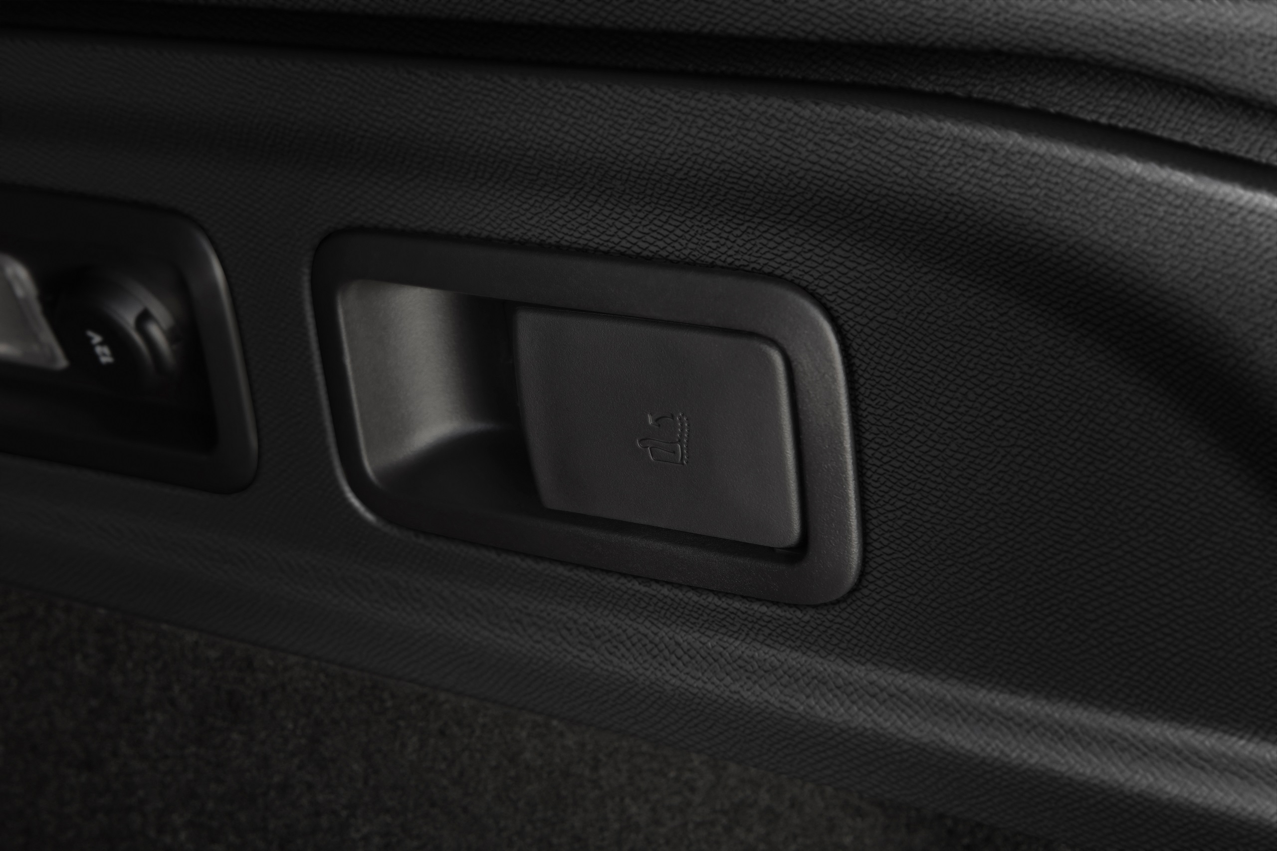 Download 2022 Peugeot 308 SW - Interior, Detail HD Wallpaper 2560x1706 #39