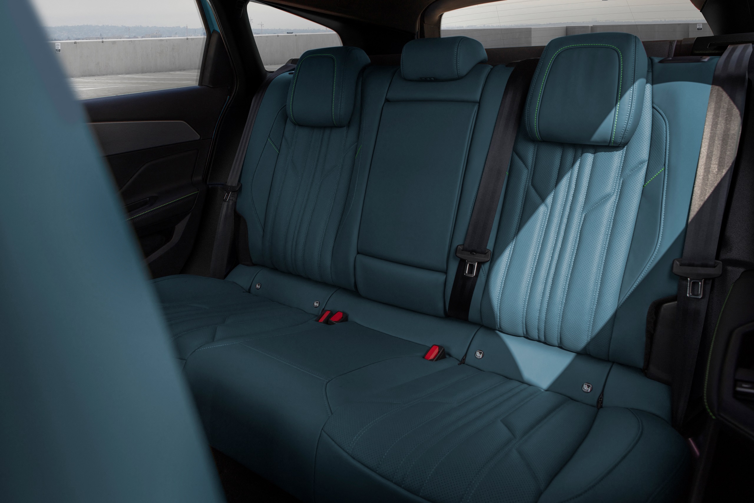 Download 2022 Peugeot 308 SW - Interior, Rear Seats HD Wallpaper 2560x1706 #40
