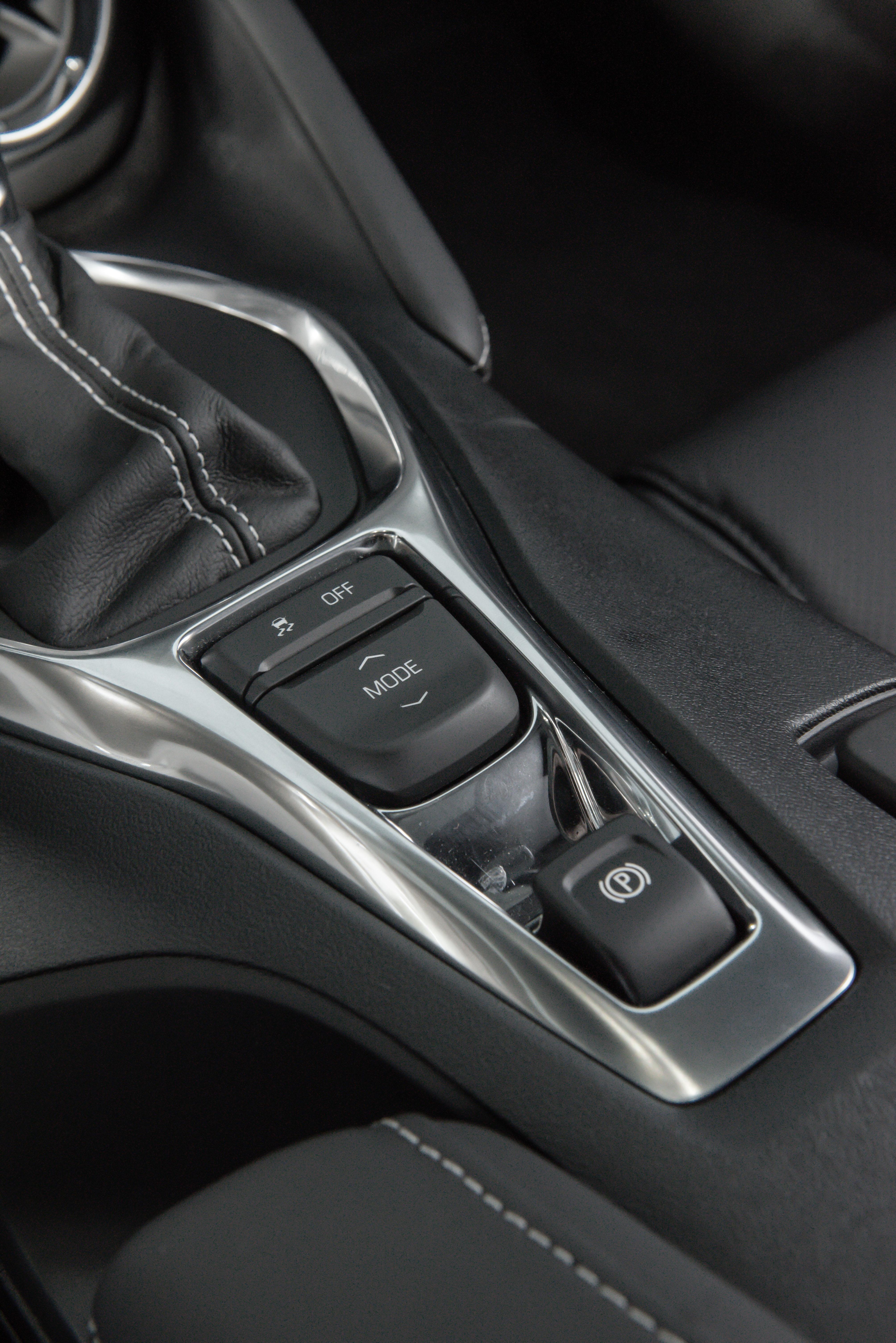 Download 2020 Chevrolet Camaro SS Convertible - Central Console HD Phone Wallpaper 4016x6016 #7