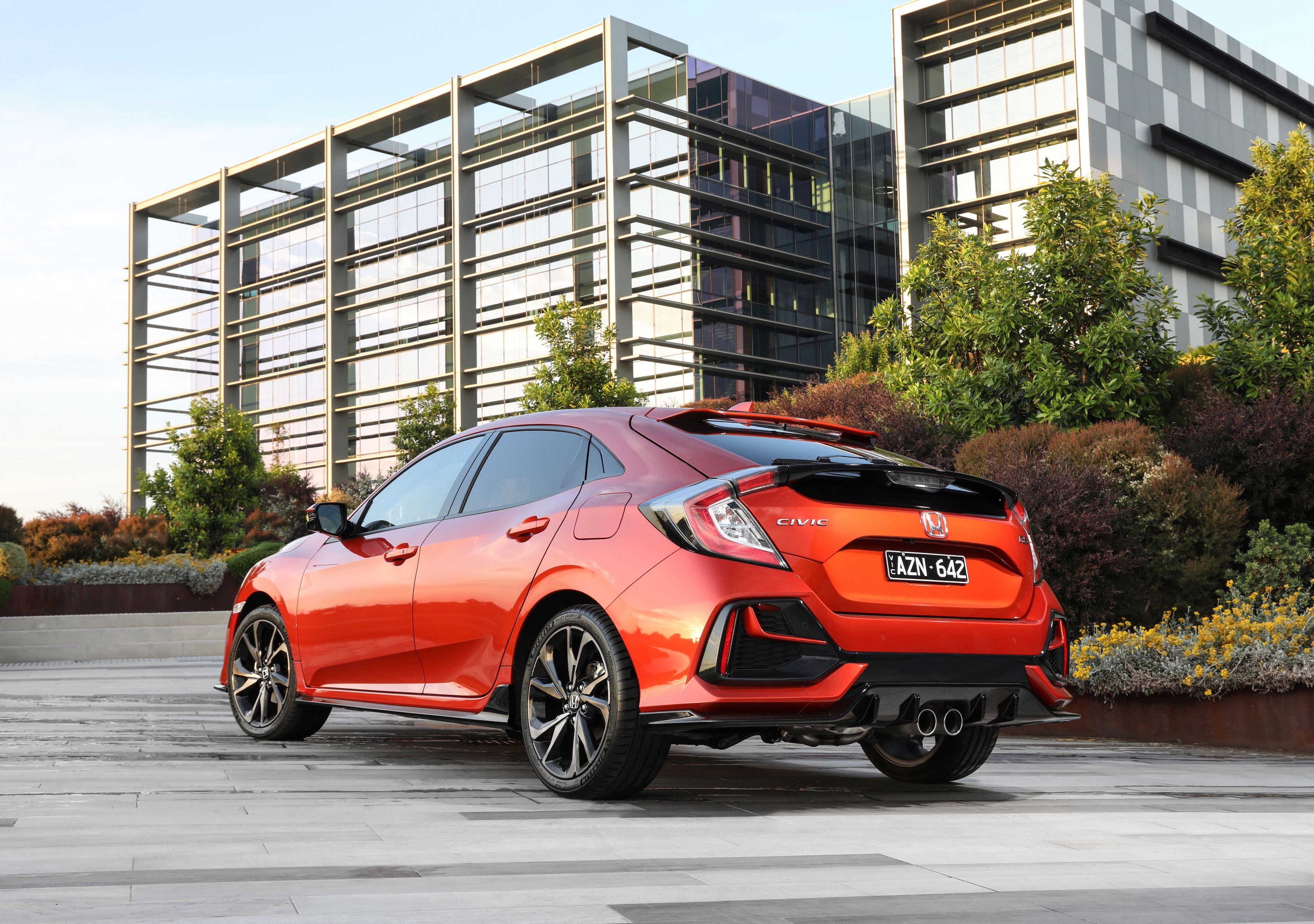 Download 2020 Honda Civic RS Hatchback [AU-spec] - Rear Three-Quarter HD Wallpaper 3790x2667 #18
