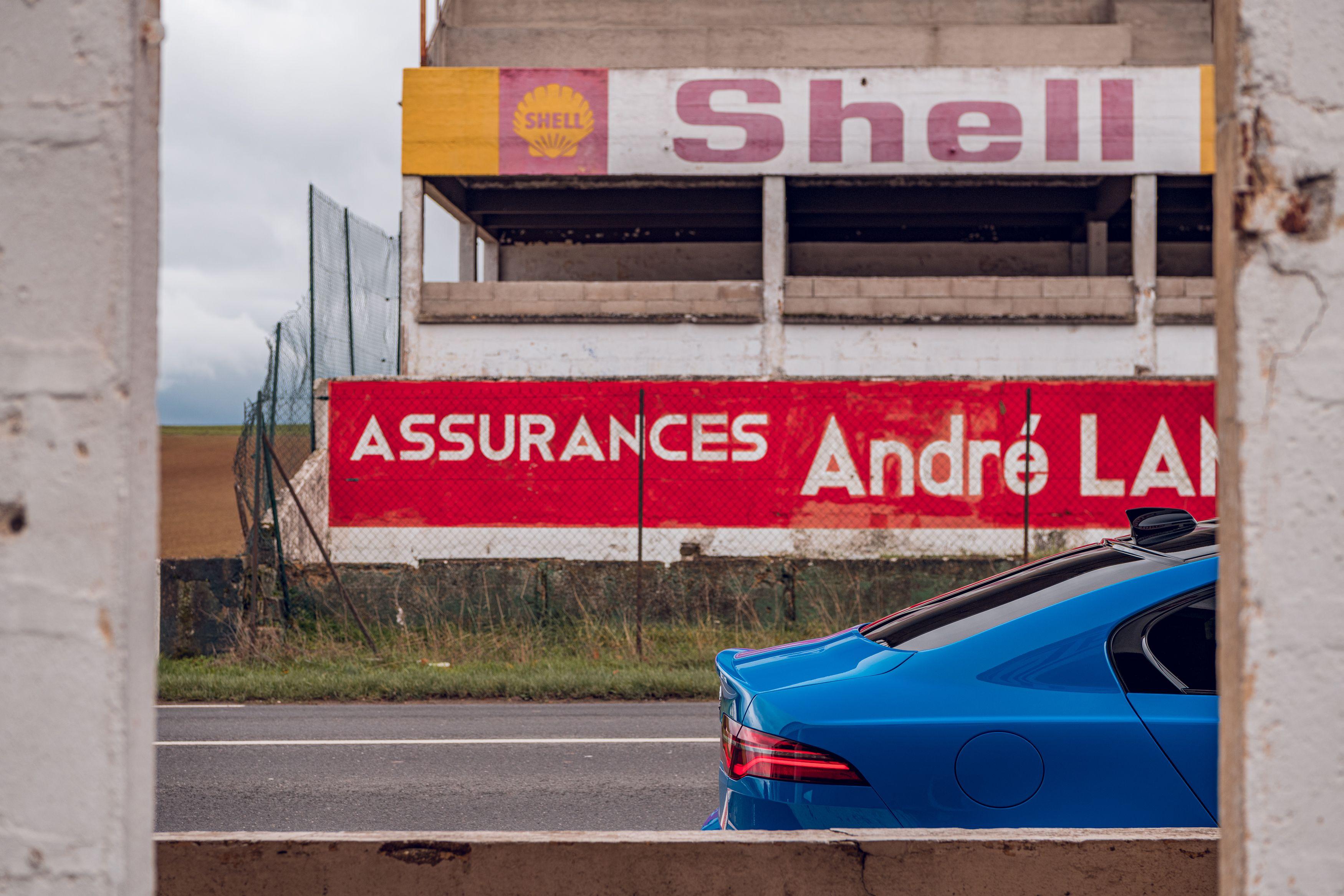 Download 2020 Jaguar XE R-Dynamic Reims Edition - Detail HD Wallpaper 3500x2333 #54