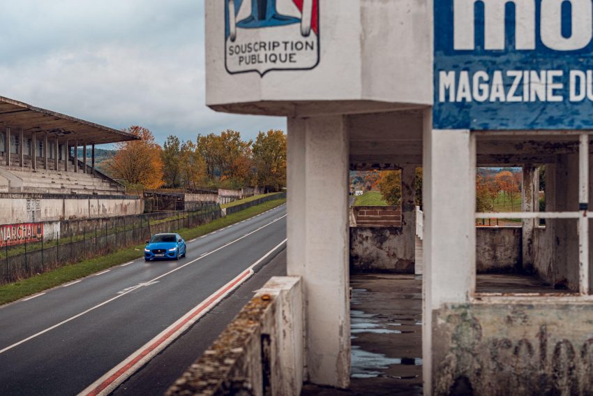 2020 Jaguar XE R-Dynamic Reims Edition - Front Wallpaper 850x567 #22