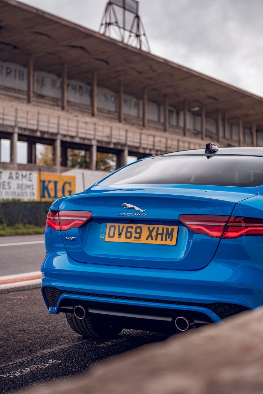 2020 Jaguar XE R-Dynamic Reims Edition - Tail Light Phone Wallpaper 850x1275 #60