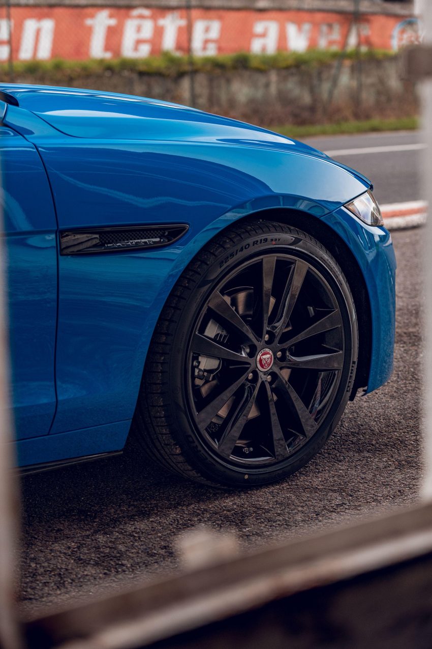 2020 Jaguar XE R-Dynamic Reims Edition - Wheel Phone Wallpaper 850x1275 #78