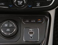 2020 Jeep Compass Limited 4xe [EU-spec] - Central Console Wallpaper 190x150