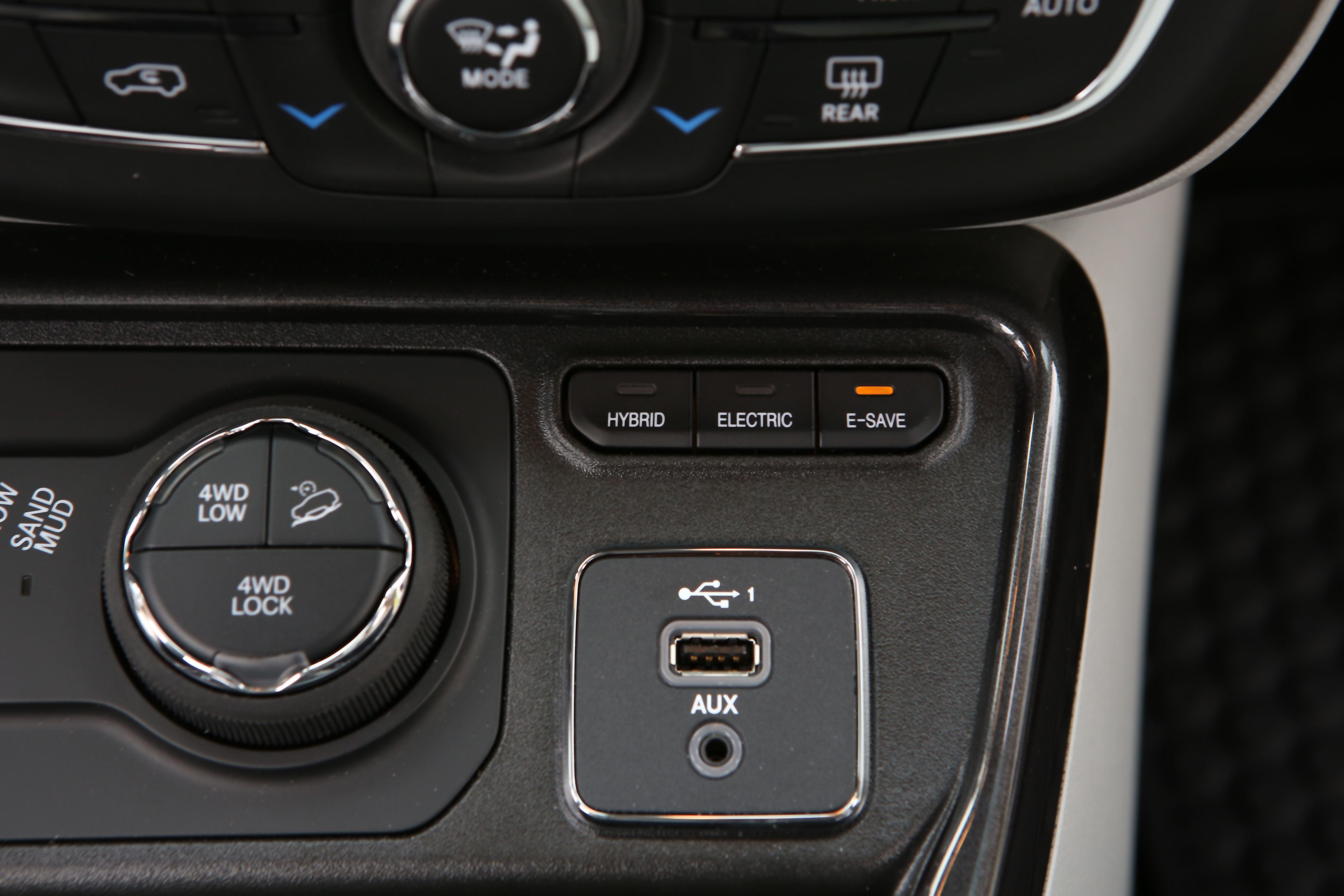 Download 2020 Jeep Compass Limited 4xe [EU-spec] - Central Console HD Wallpaper 5760x3840 #33