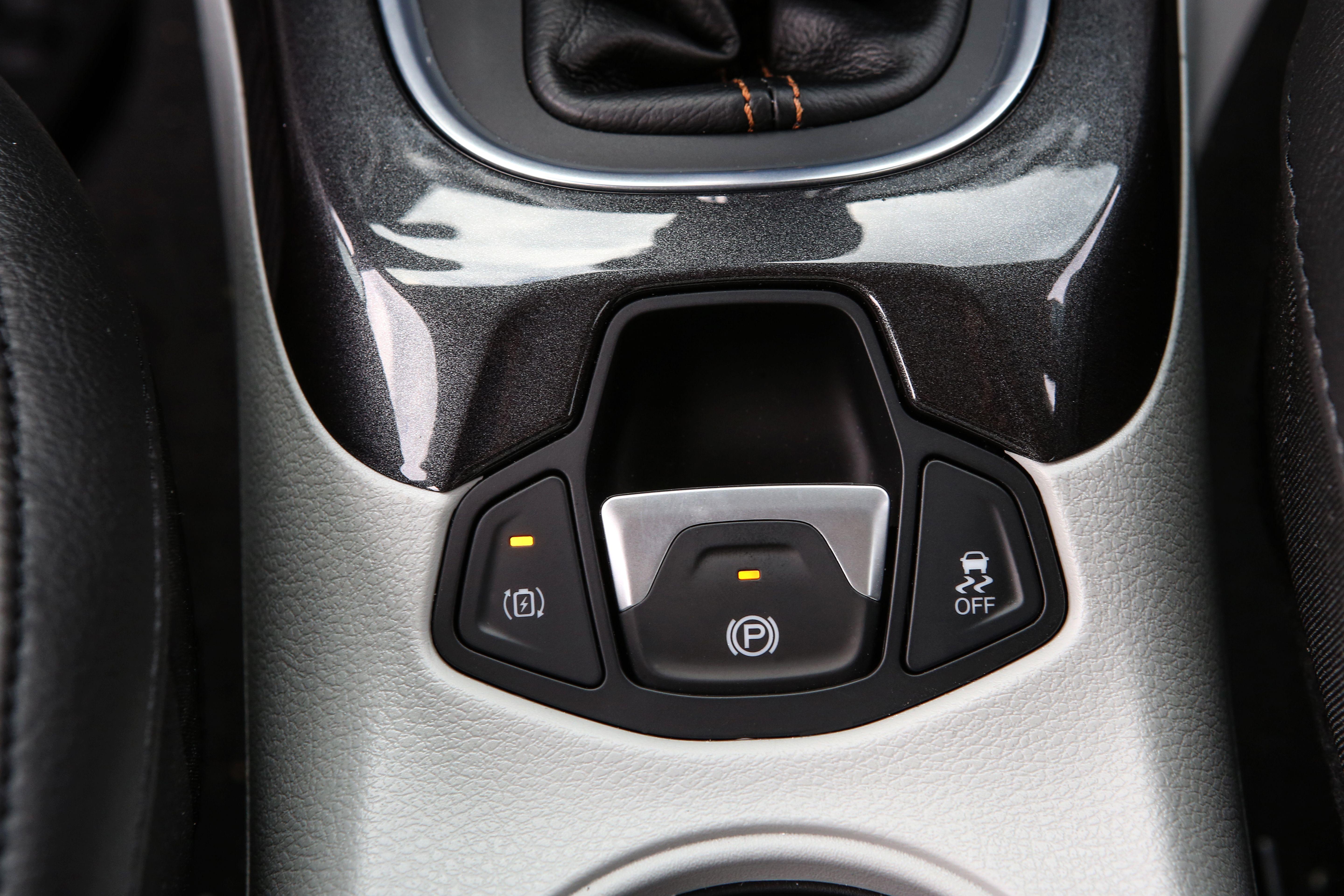 Download 2020 Jeep Compass Limited 4xe [EU-spec] - Central Console HD Wallpaper 5760x3840 #31