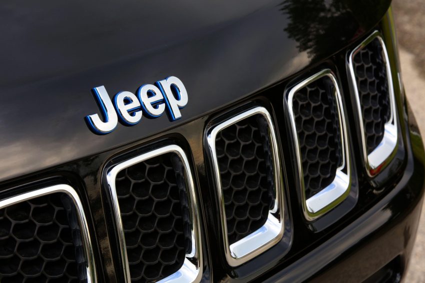 2020 Jeep Compass Limited 4xe [EU-spec] - Grill Wallpaper 850x567 #23