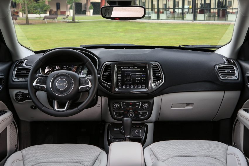 2020 Jeep Compass Limited 4xe [EU-spec] - Interior, Cockpit Wallpaper 850x567 #28