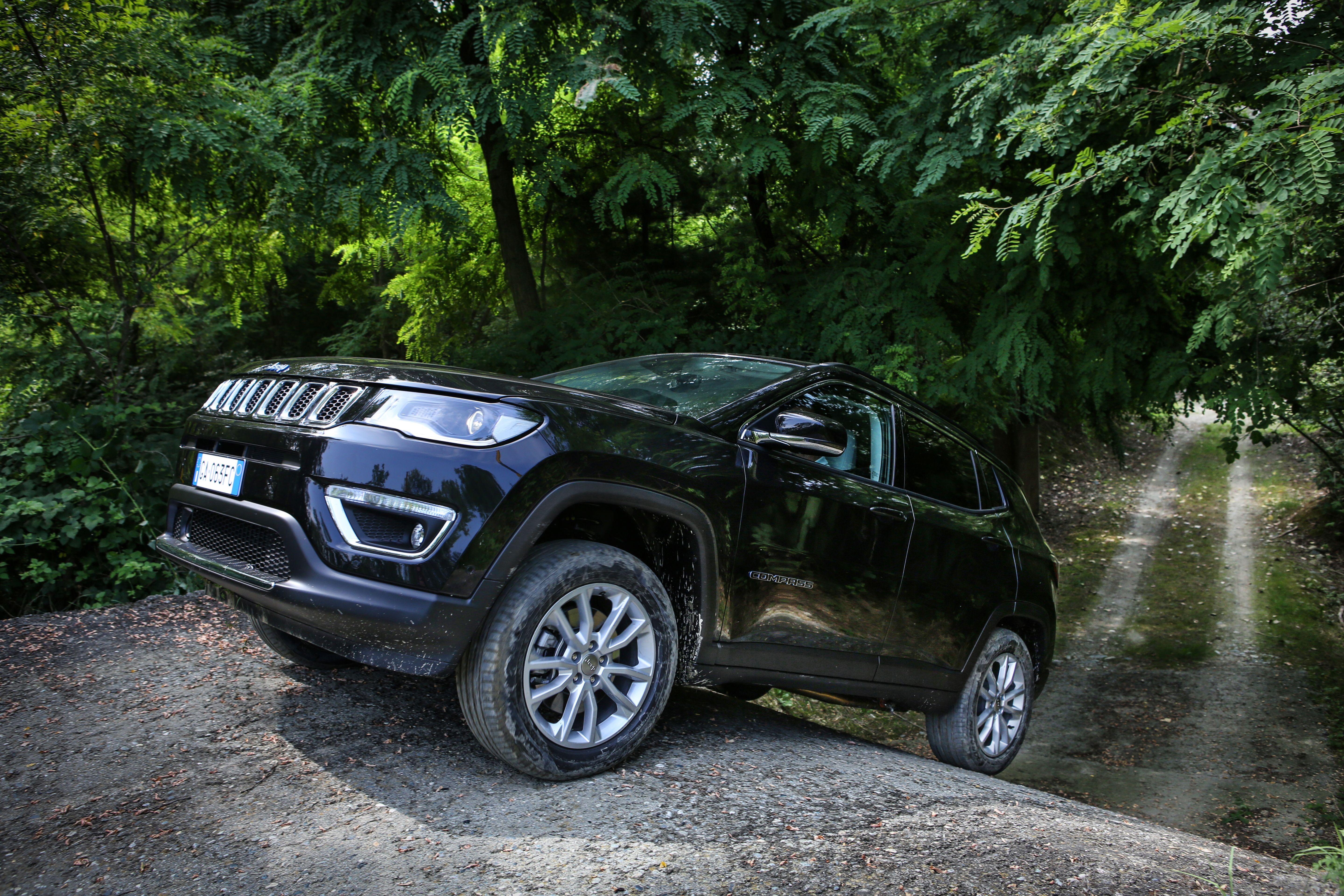 Download 2020 Jeep Compass Limited 4xe [EU-spec] - Off-Road HD Wallpaper 5760x3840 #8