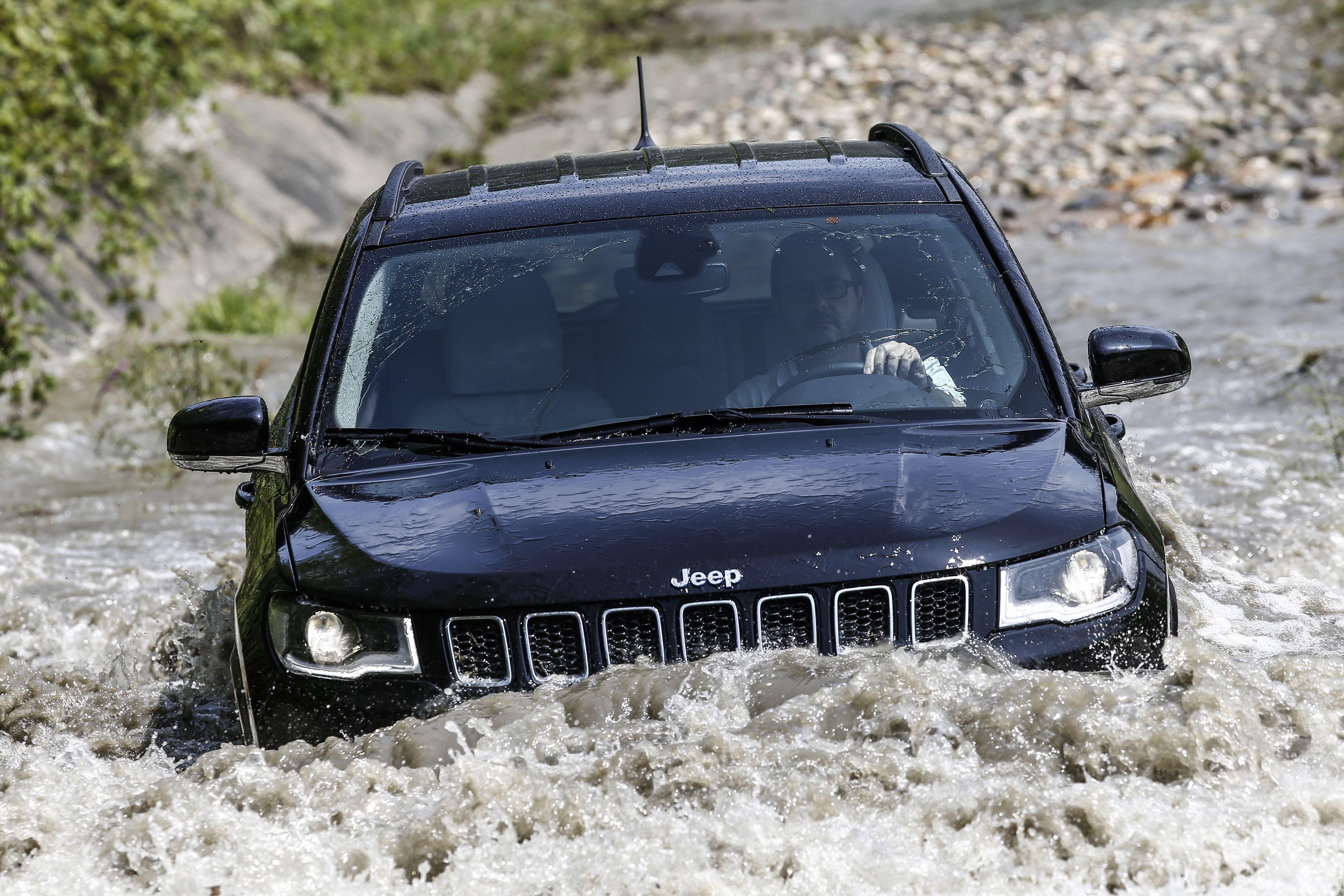 Download 2020 Jeep Compass Limited 4xe [EU-spec] - Off-Road HD Wallpaper 5184x3456 #10