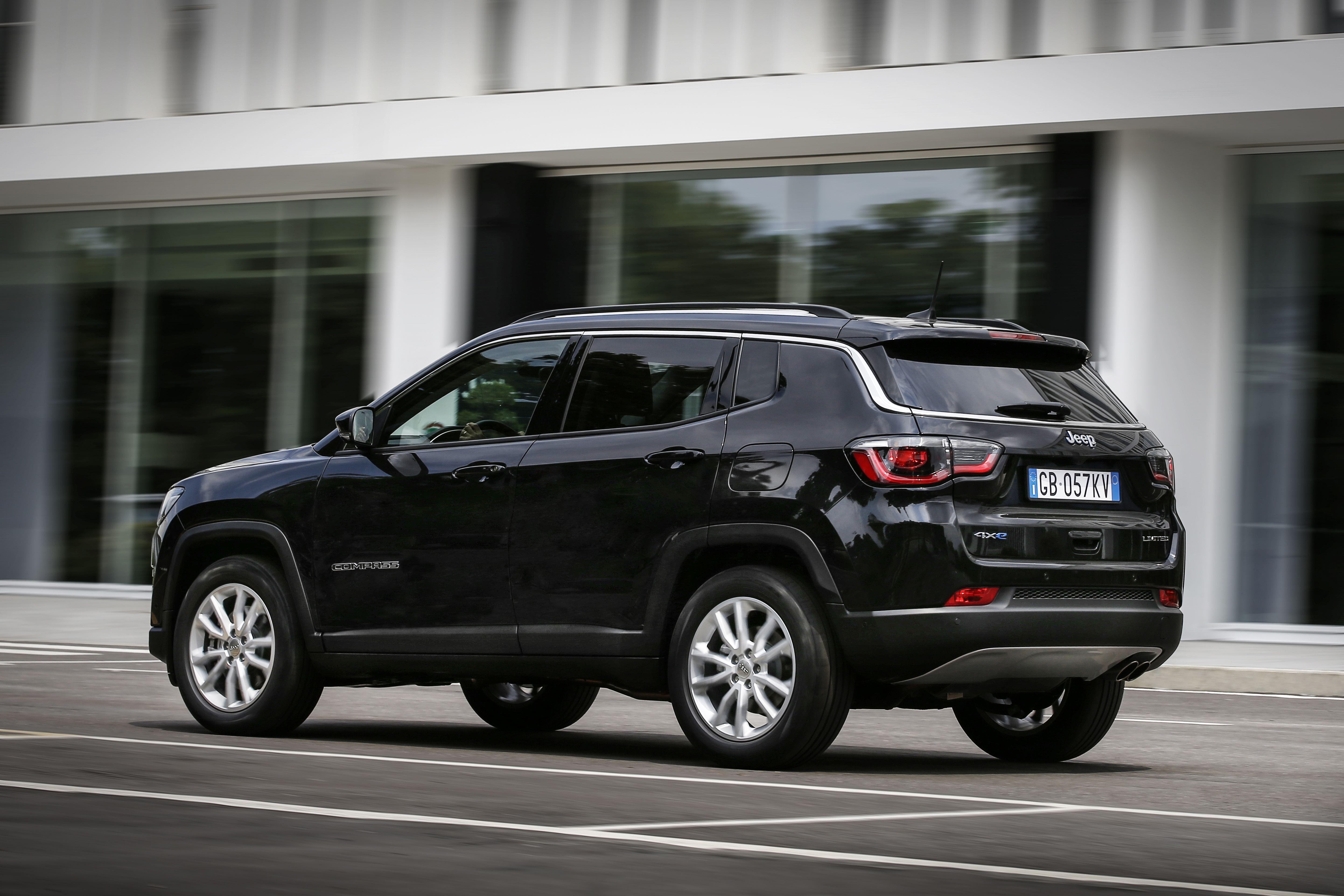 Download 2020 Jeep Compass Limited 4xe [EU-spec] - Rear Three-Quarter HD Wallpaper 5760x3840 #15