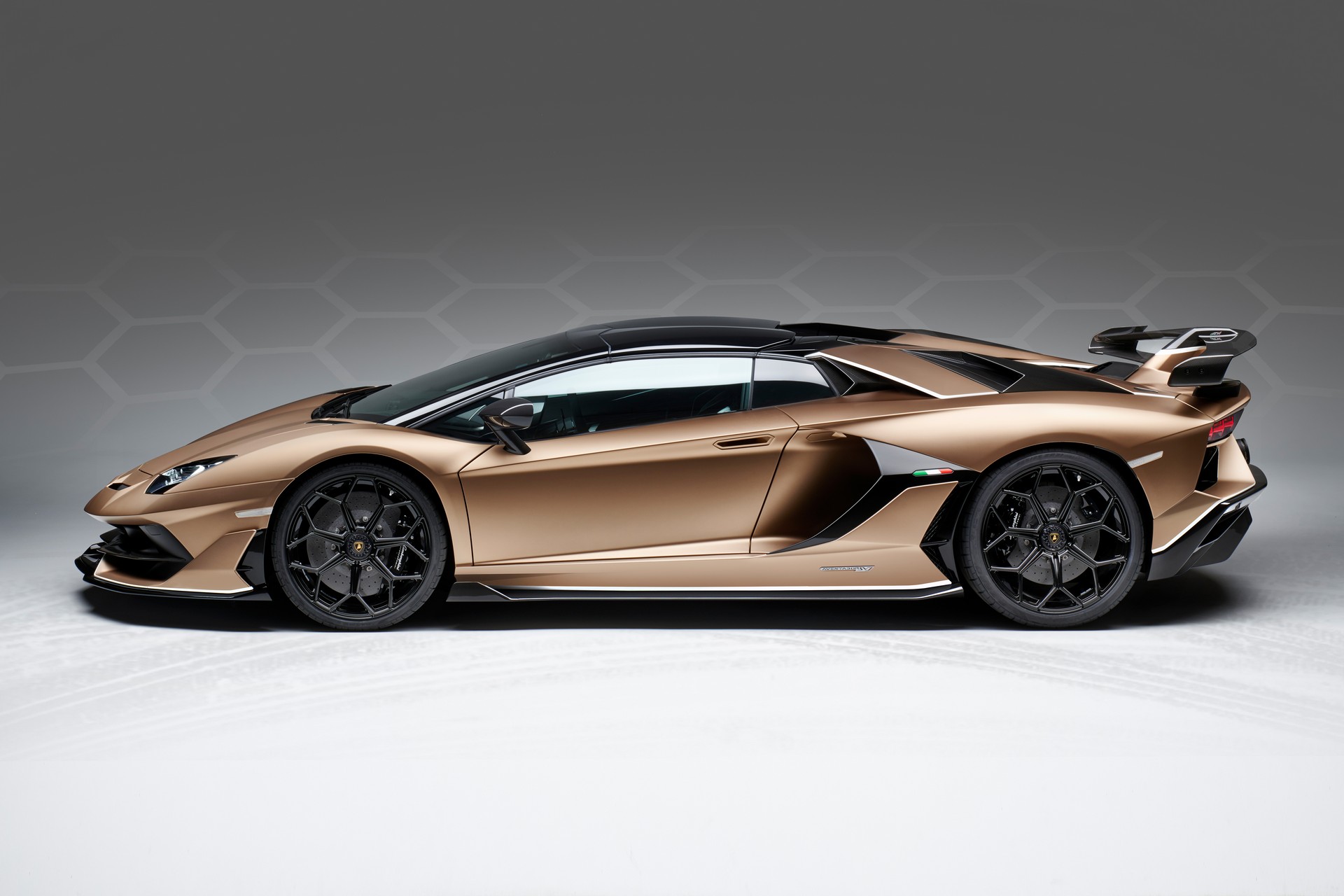 Download 2020 Lamborghini Aventador SVJ Roadster - Side HD Wallpaper 1920x1280 #89
