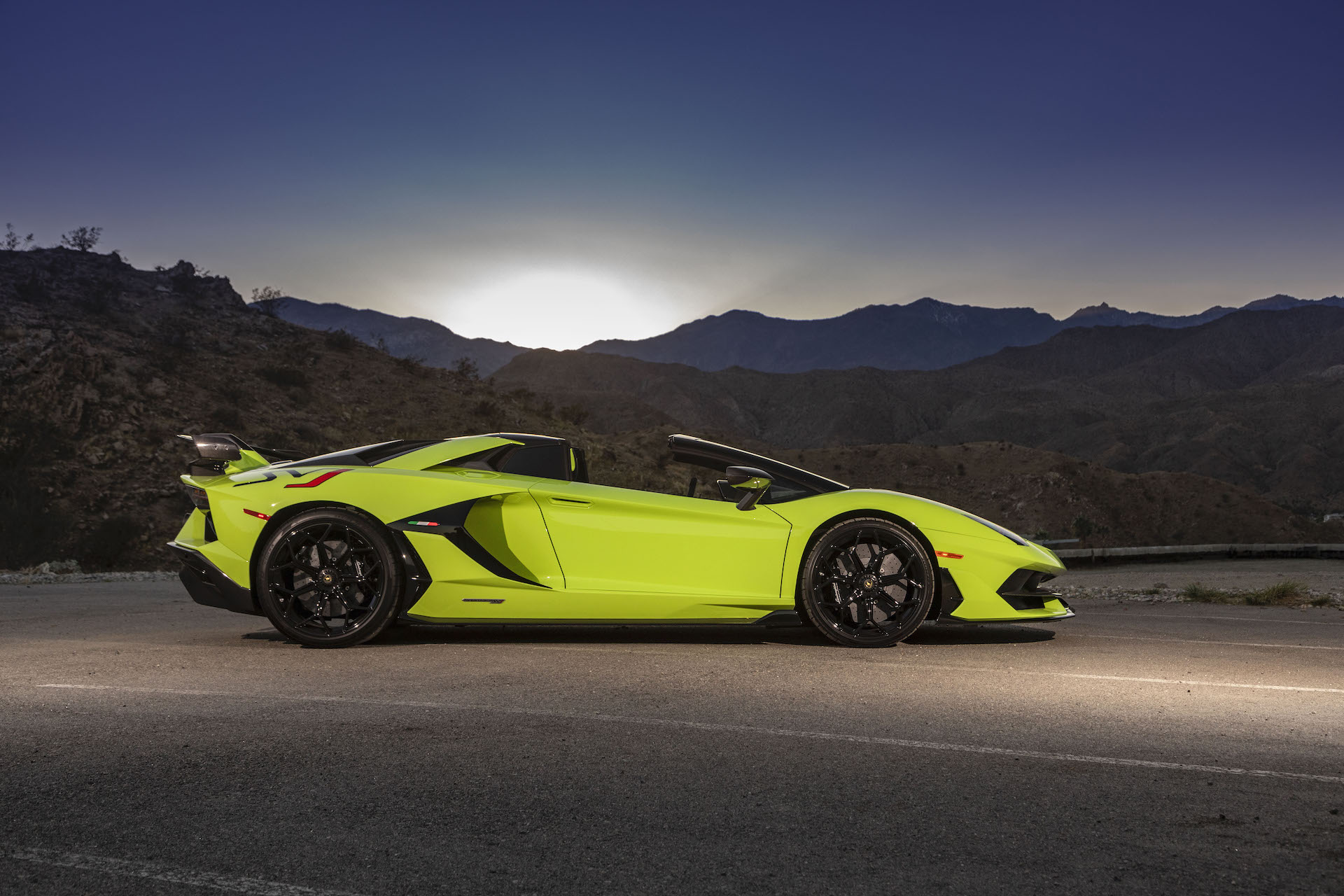 Download 2020 Lamborghini Aventador SVJ Roadster - Side HD Wallpaper 1920x1280 #5