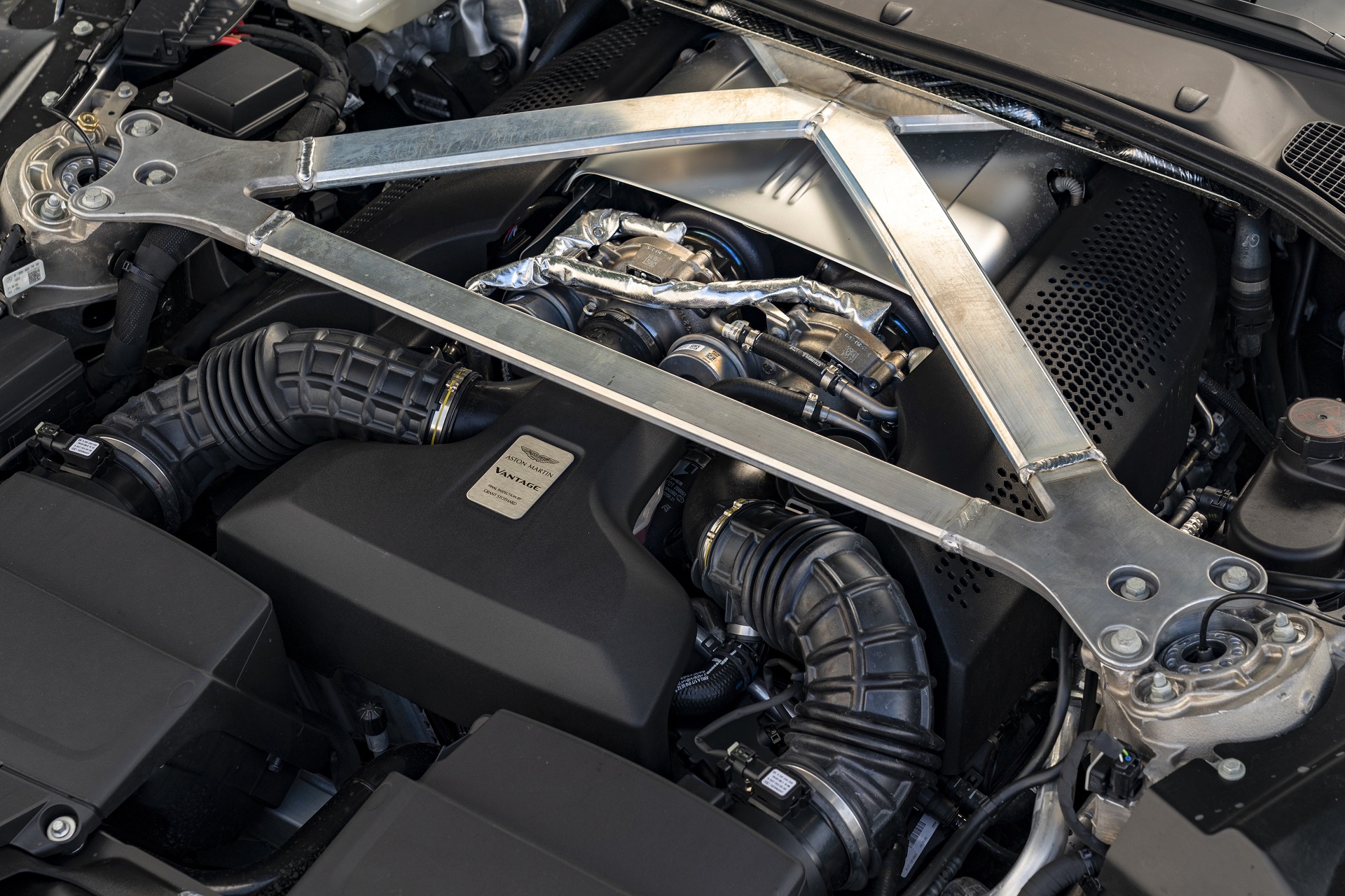 Download 2021 Aston Martin Vantage F1 Edition - Engine HD Wallpaper 1920x1280 #118