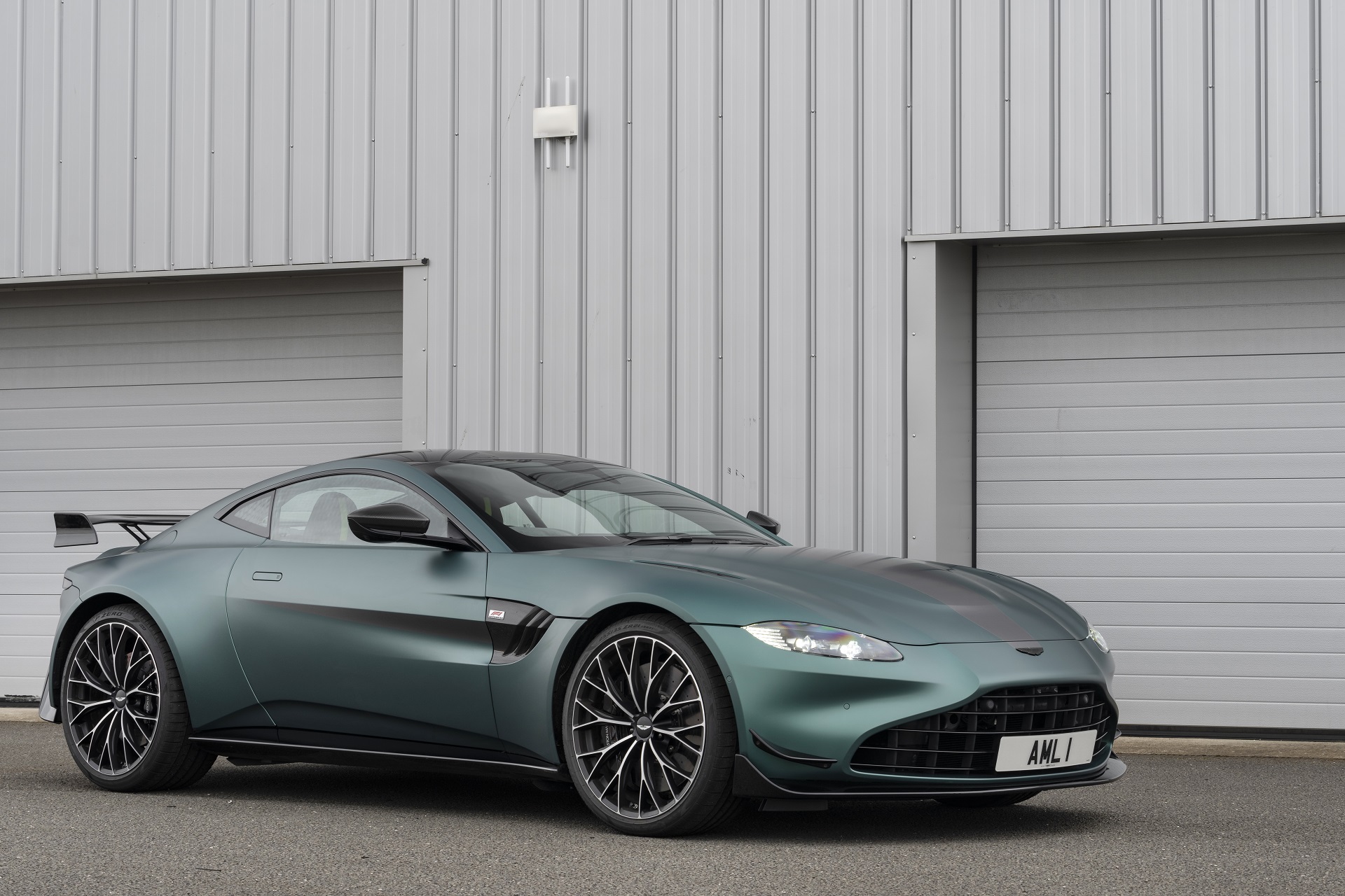 Download 2021 Aston Martin Vantage F1 Edition - Front Three-Quarter HD Wallpaper 1920x1280 #97