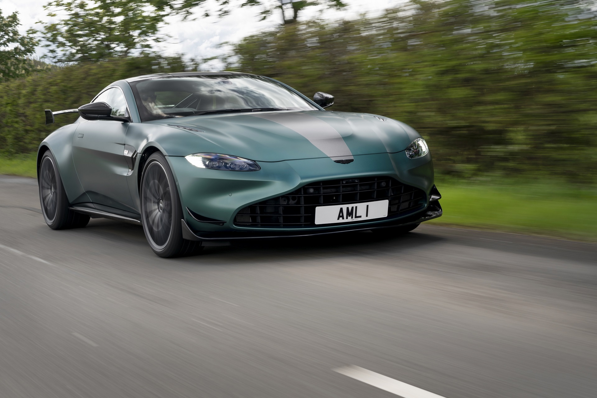 Download 2021 Aston Martin Vantage F1 Edition - Front Three-Quarter HD Wallpaper 1920x1280 #10