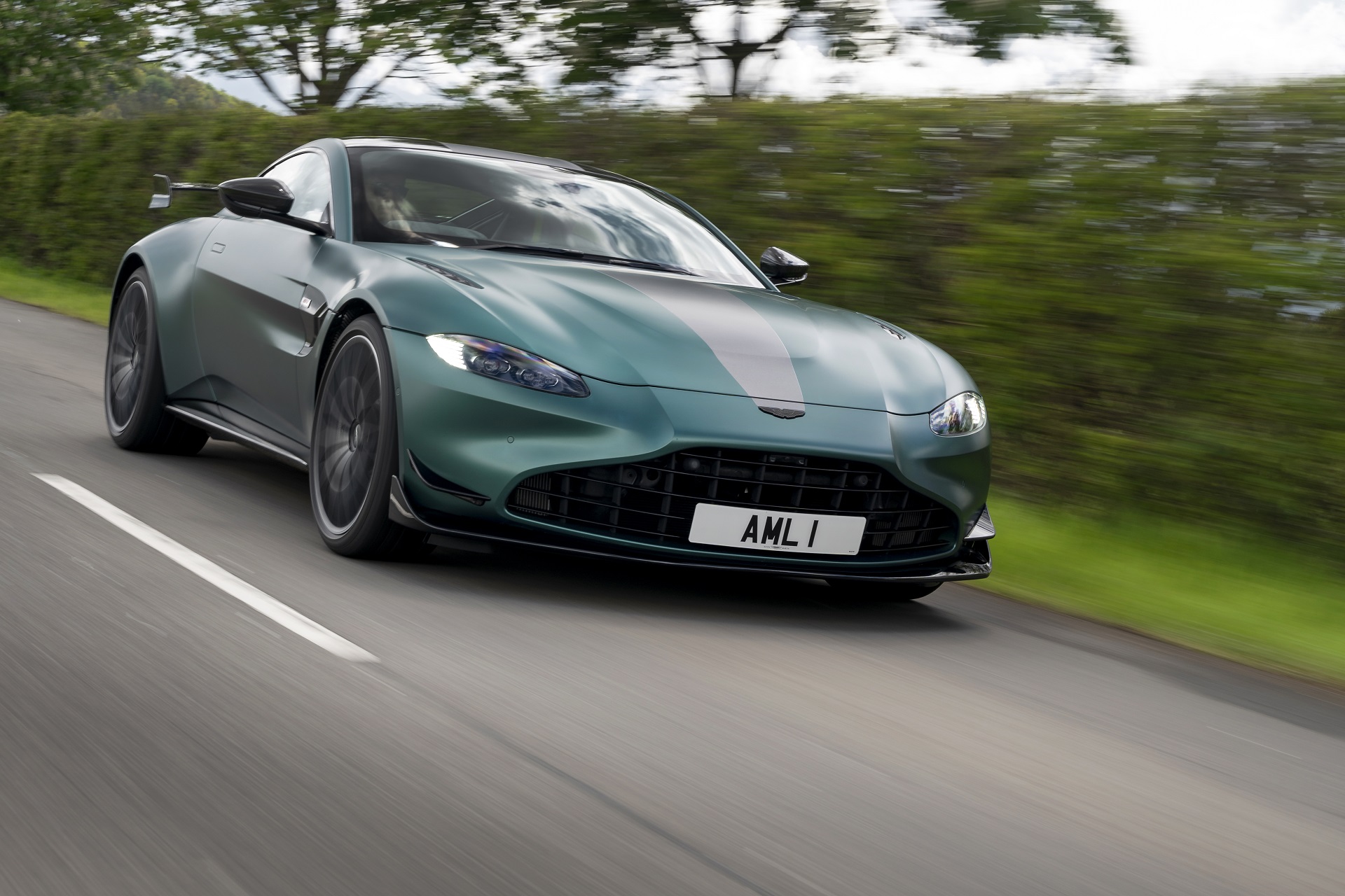 Download 2021 Aston Martin Vantage F1 Edition - Front Three-Quarter HD Wallpaper 1920x1280 #11