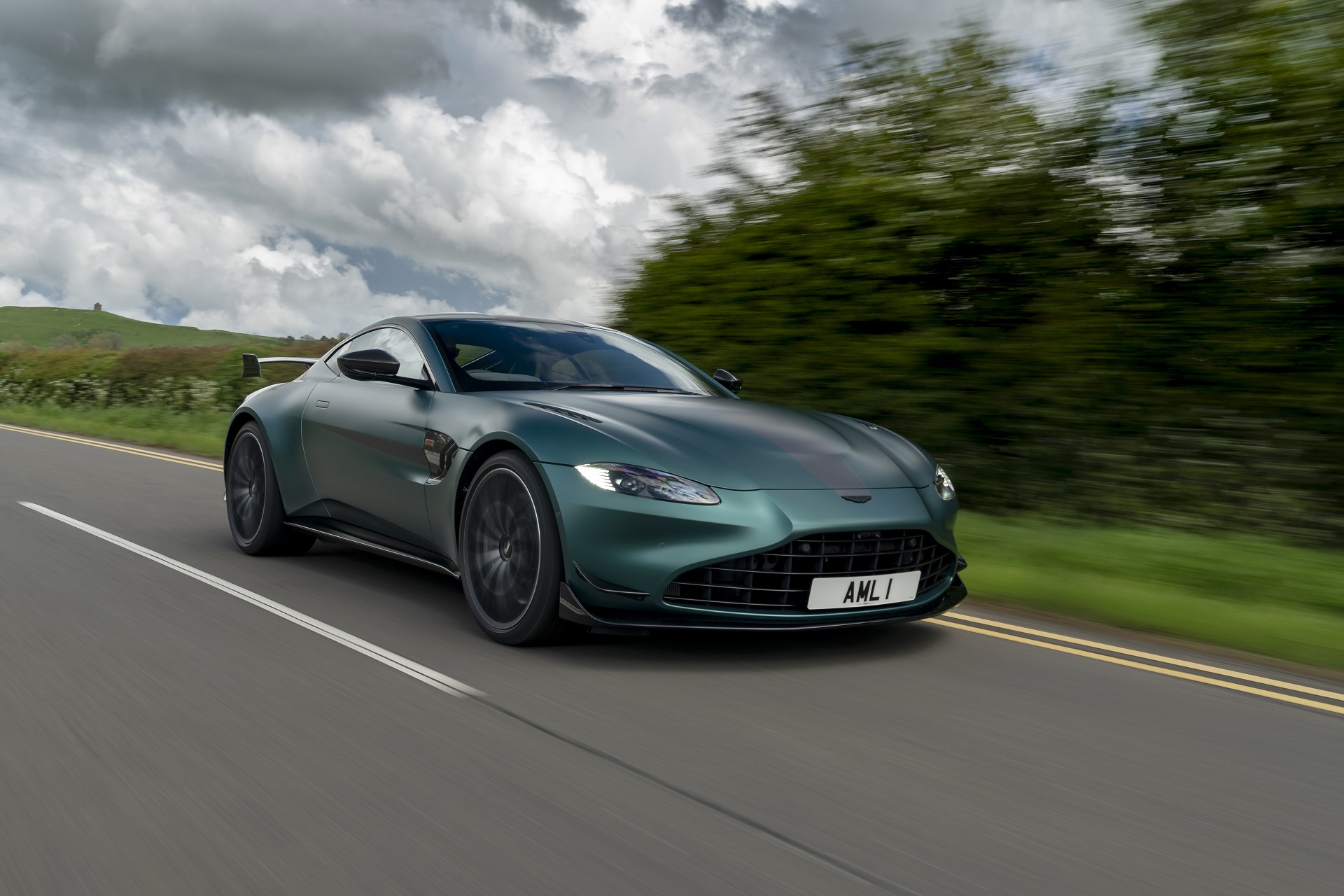 Download 2021 Aston Martin Vantage F1 Edition - Front Three-Quarter HD Wallpaper 1920x1280 #12
