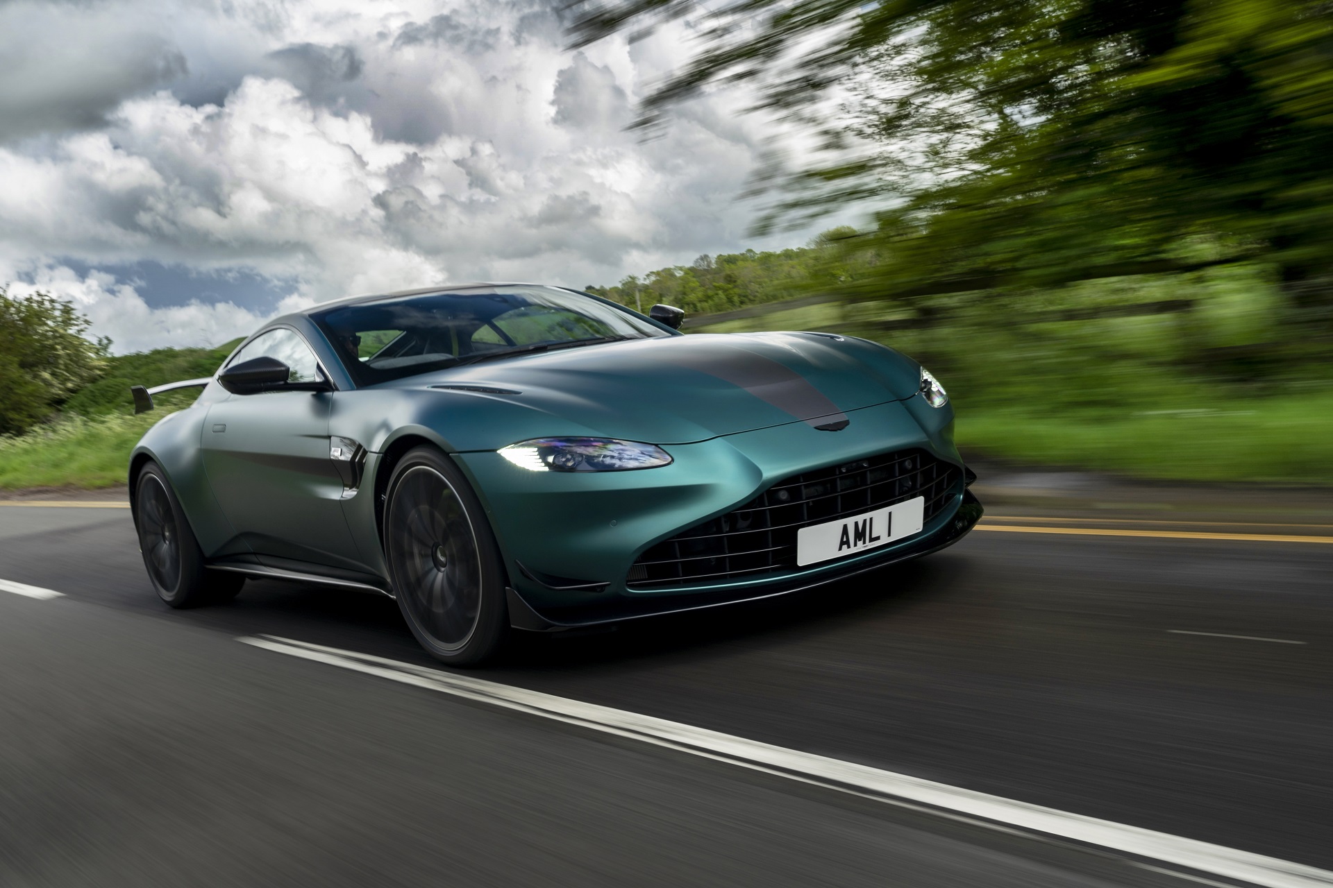 Download 2021 Aston Martin Vantage F1 Edition - Front Three-Quarter HD Wallpaper 1920x1280 #13