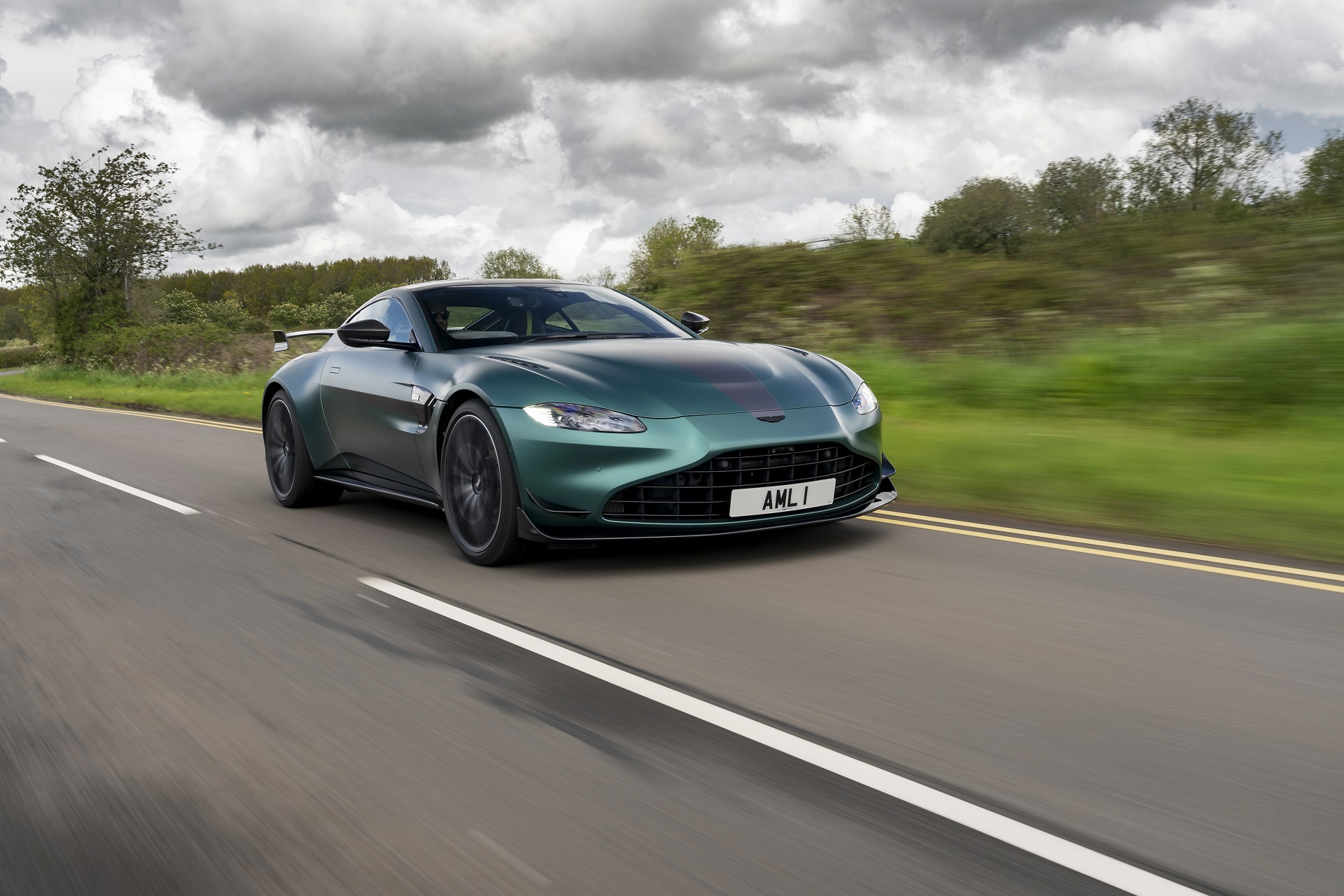 Download 2021 Aston Martin Vantage F1 Edition - Front Three-Quarter HD Wallpaper 1920x1280 #14