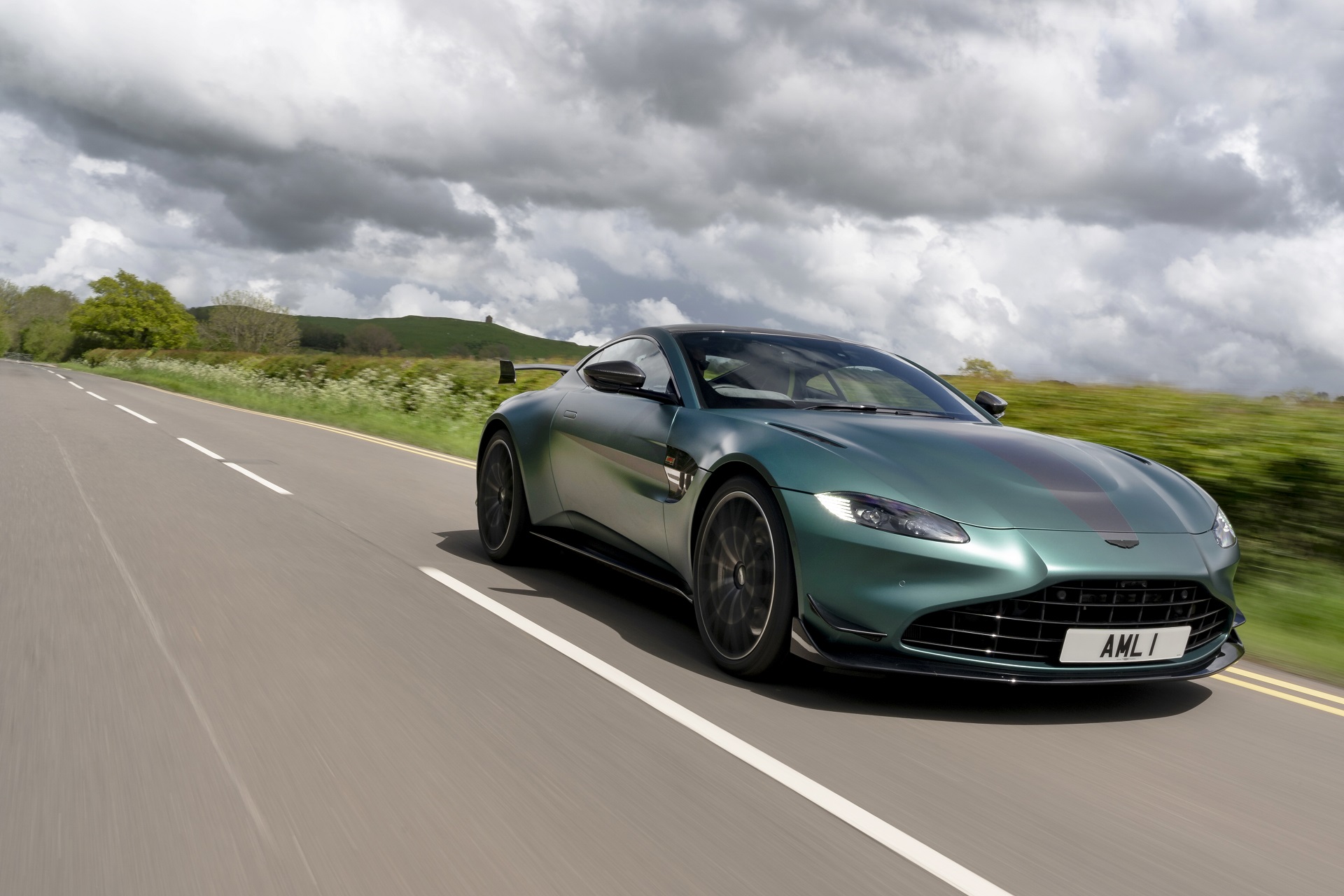 Download 2021 Aston Martin Vantage F1 Edition - Front Three-Quarter HD Wallpaper 1920x1280 #23