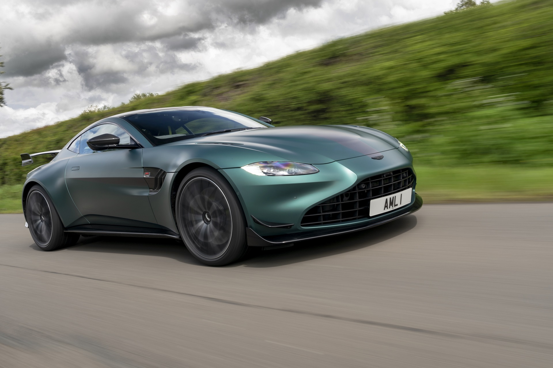 Download 2021 Aston Martin Vantage F1 Edition - Front Three-Quarter HD Wallpaper 1920x1280 #2