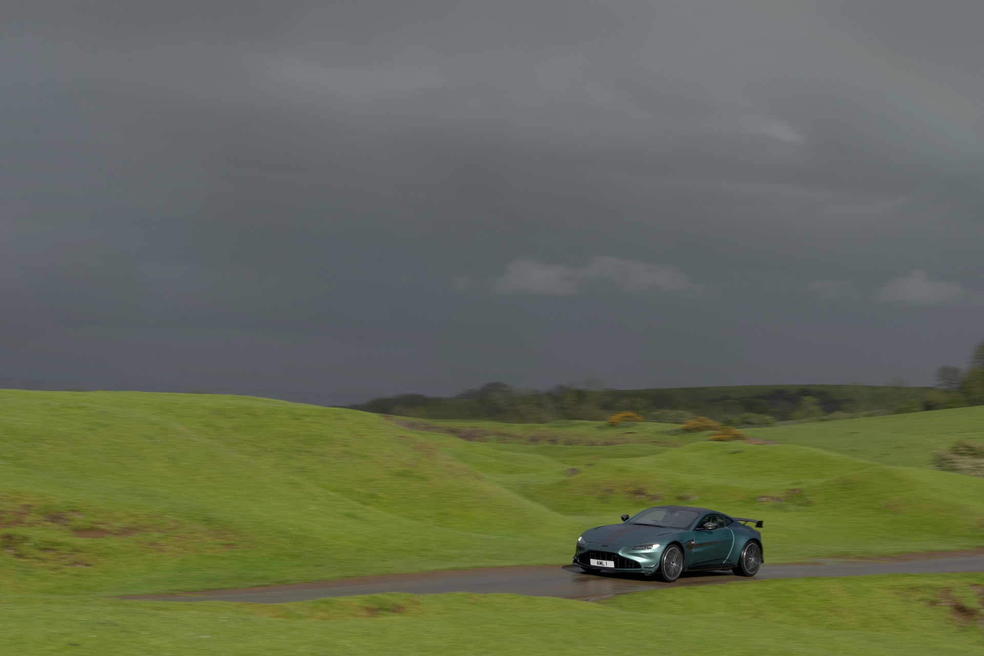 Download 2021 Aston Martin Vantage F1 Edition - Front Three-Quarter HD Wallpaper 1920x1280 #64