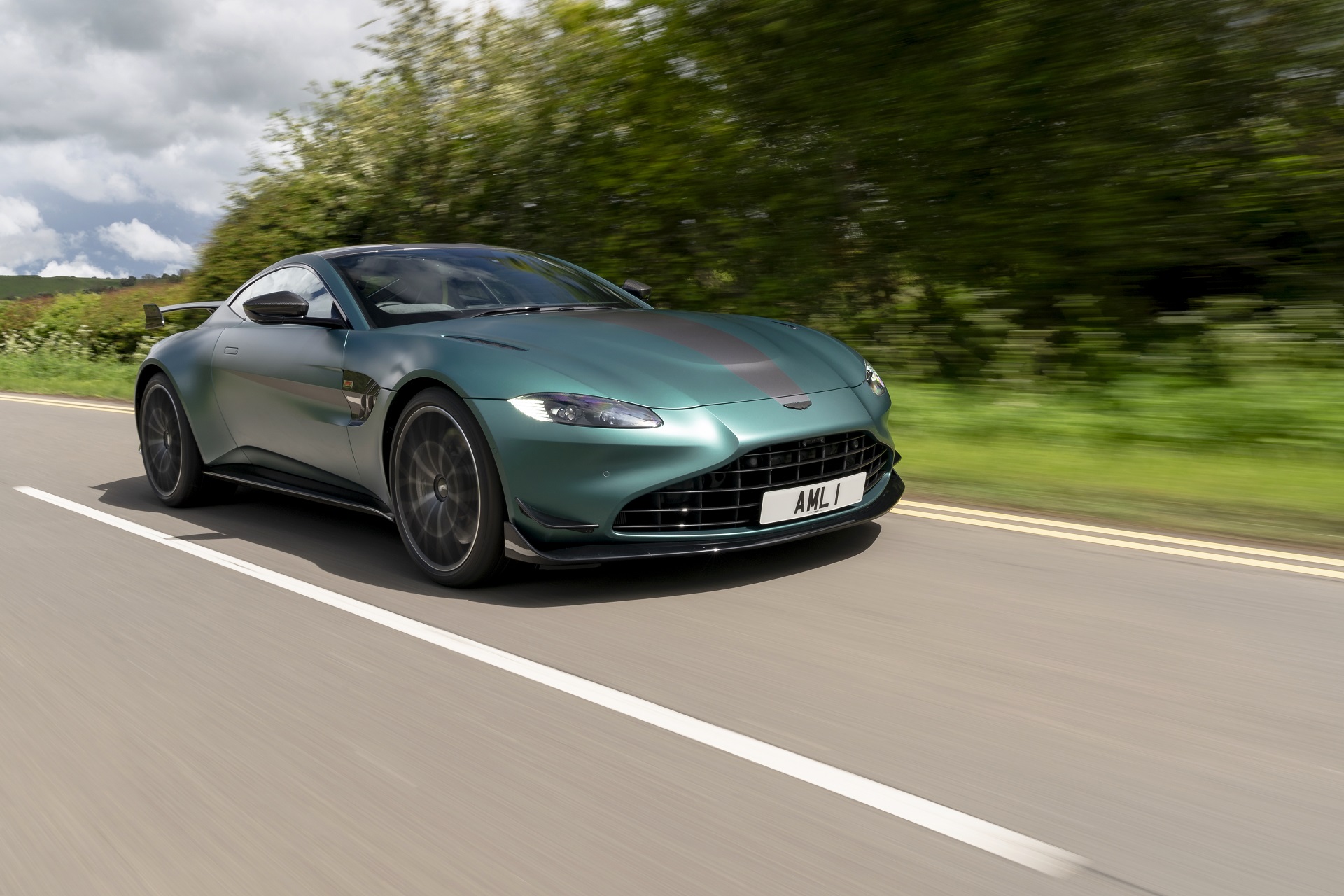 Download 2021 Aston Martin Vantage F1 Edition - Front Three-Quarter HD Wallpaper 1920x1280 #24