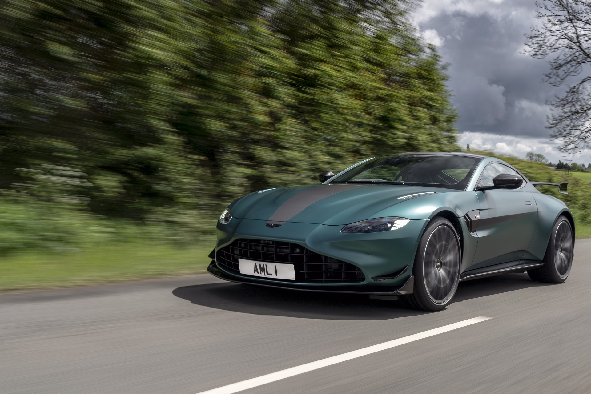 Download 2021 Aston Martin Vantage F1 Edition - Front Three-Quarter HD Wallpaper 1920x1280 #3