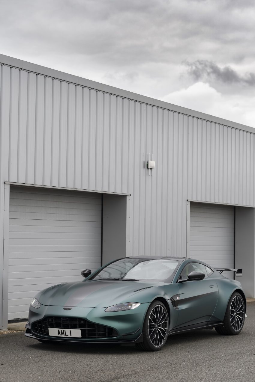 2021 Aston Martin Vantage F1 Edition - Front Three-Quarter Phone Wallpaper 850x1275 #99