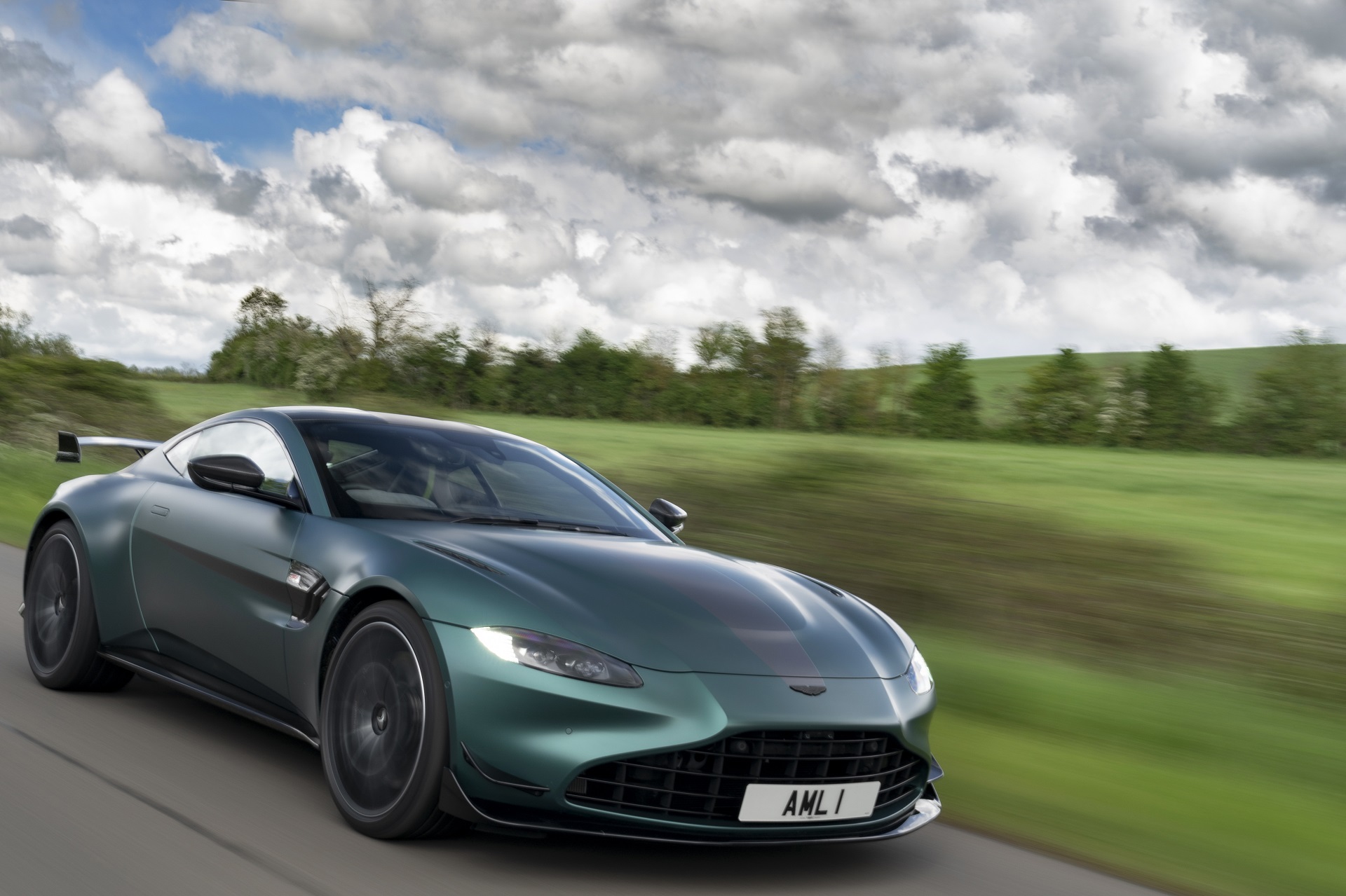 Download 2021 Aston Martin Vantage F1 Edition - Front Three-Quarter HD Wallpaper 1920x1279 #41