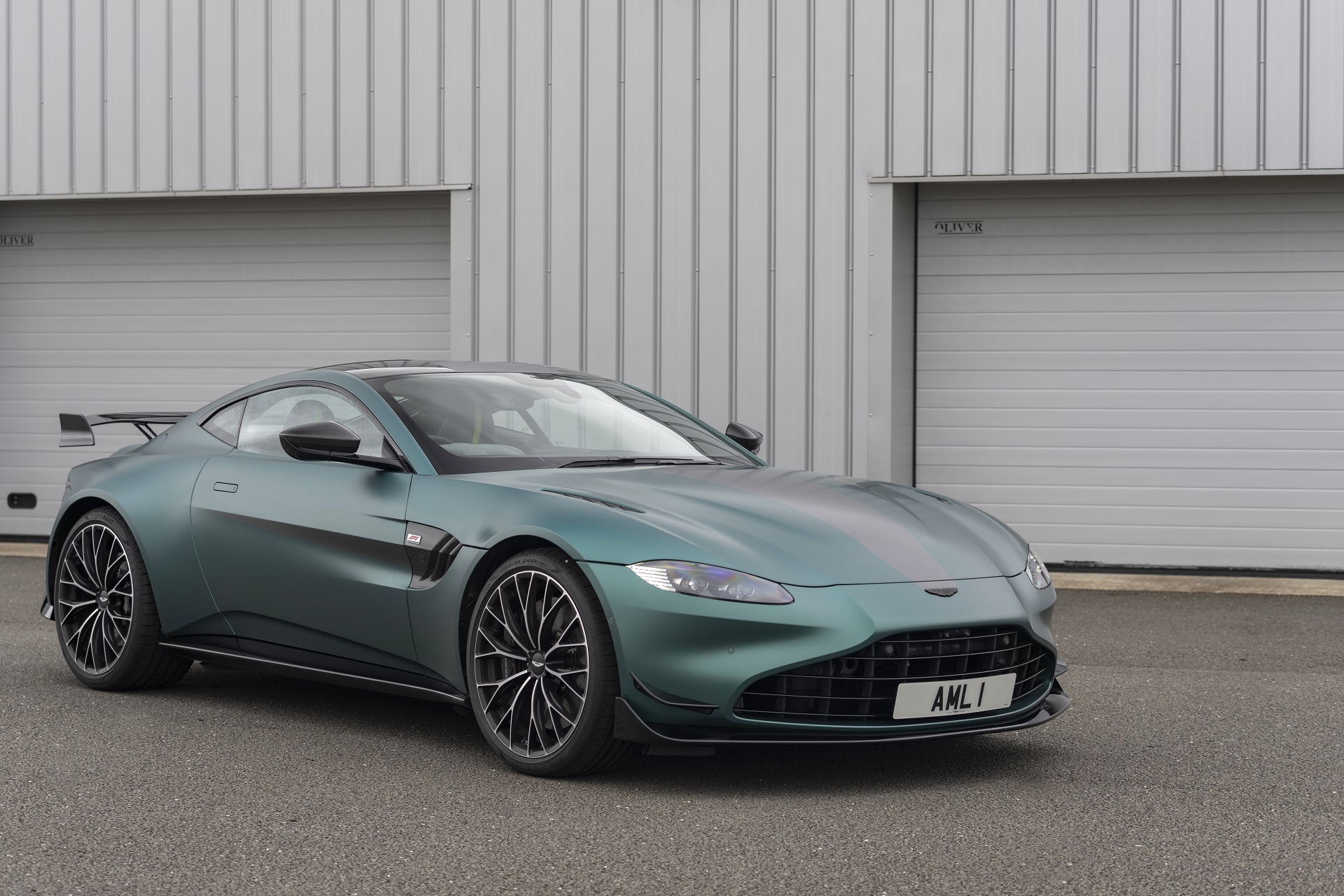 Download 2021 Aston Martin Vantage F1 Edition - Front Three-Quarter HD Wallpaper 1920x1280 #100