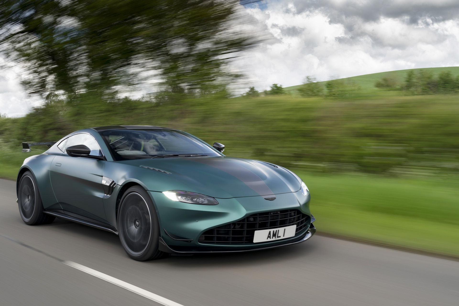 Download 2021 Aston Martin Vantage F1 Edition - Front Three-Quarter HD Wallpaper 1920x1280 #42