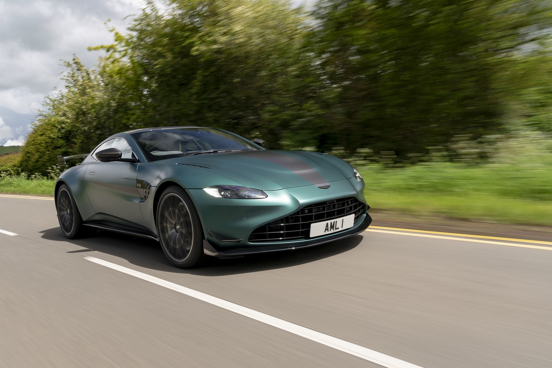 Download 2021 Aston Martin Vantage F1 Edition - Front Three-Quarter HD Wallpaper 1920x1280 #26