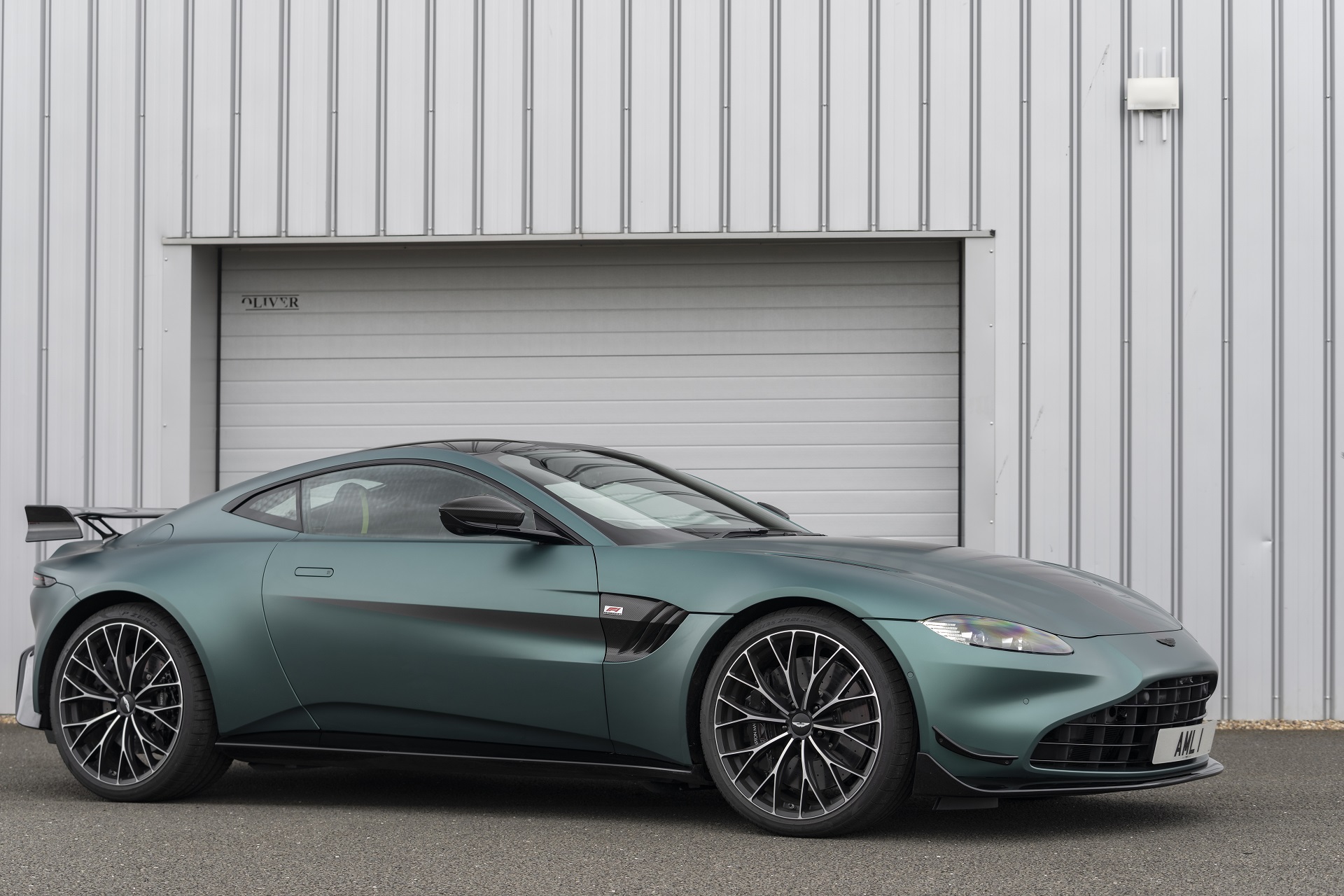 Download 2021 Aston Martin Vantage F1 Edition - Front Three-Quarter HD Wallpaper 1920x1280 #101