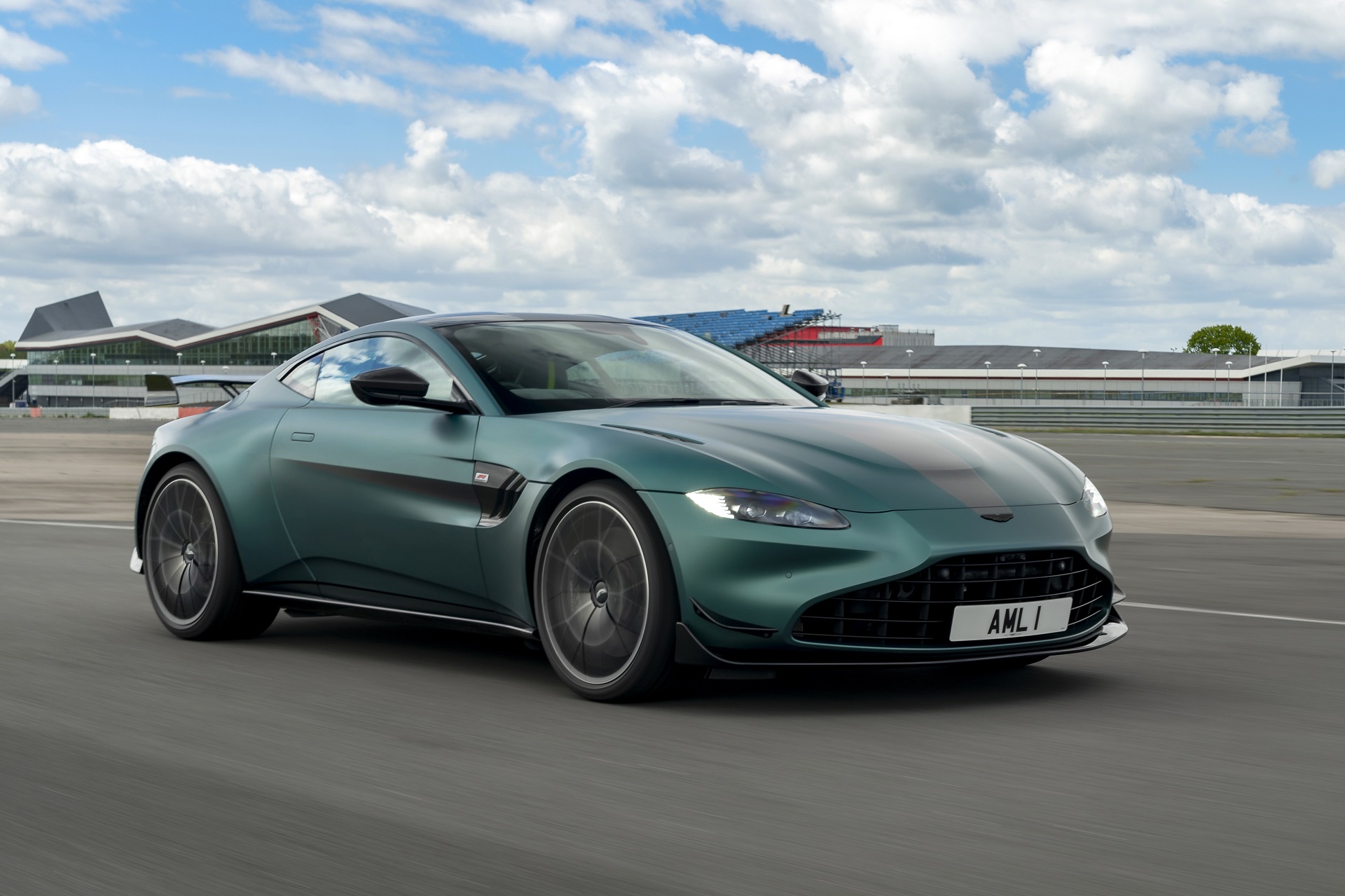 Download 2021 Aston Martin Vantage F1 Edition - Front Three-Quarter HD Wallpaper 1920x1279 #43