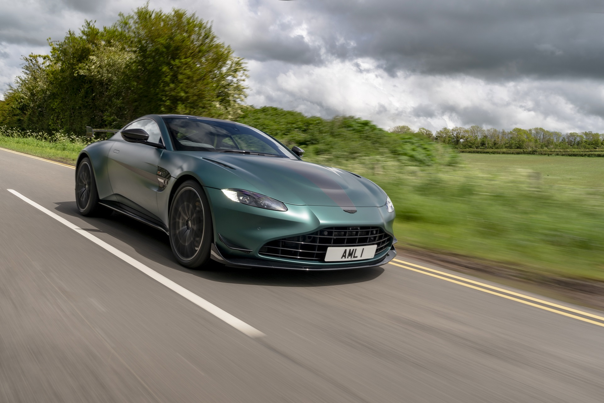 Download 2021 Aston Martin Vantage F1 Edition - Front Three-Quarter HD Wallpaper 1920x1280 #27