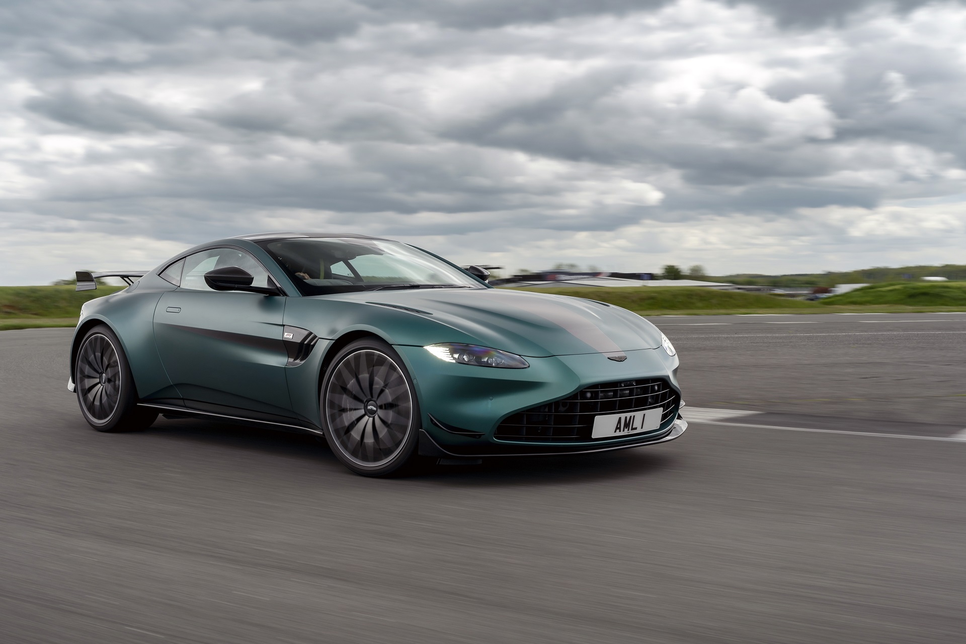 Download 2021 Aston Martin Vantage F1 Edition - Front Three-Quarter HD Wallpaper 1920x1279 #44