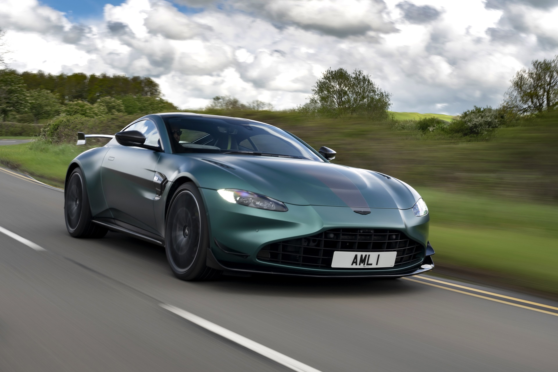 Download 2021 Aston Martin Vantage F1 Edition - Front Three-Quarter HD Wallpaper 1920x1280 #7