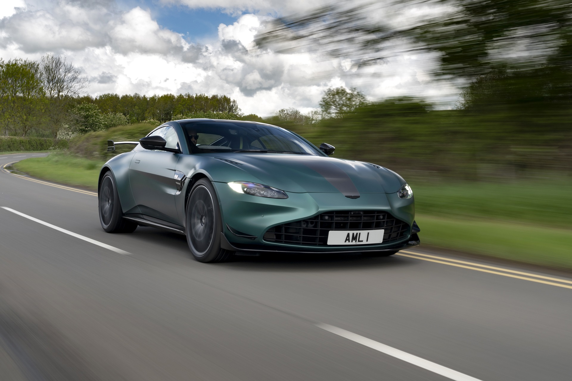 Download 2021 Aston Martin Vantage F1 Edition - Front Three-Quarter HD Wallpaper 1920x1280 #8