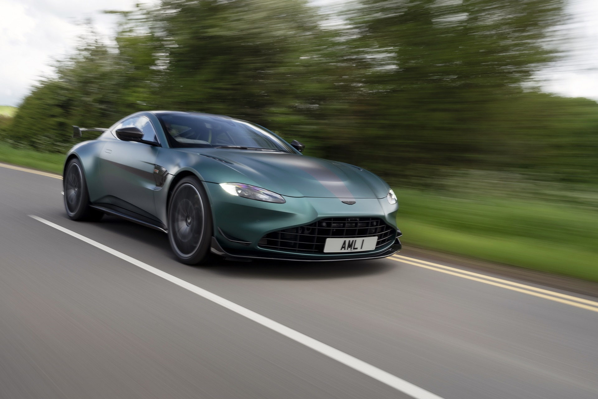 Download 2021 Aston Martin Vantage F1 Edition - Front Three-Quarter HD Wallpaper 1920x1280 #46