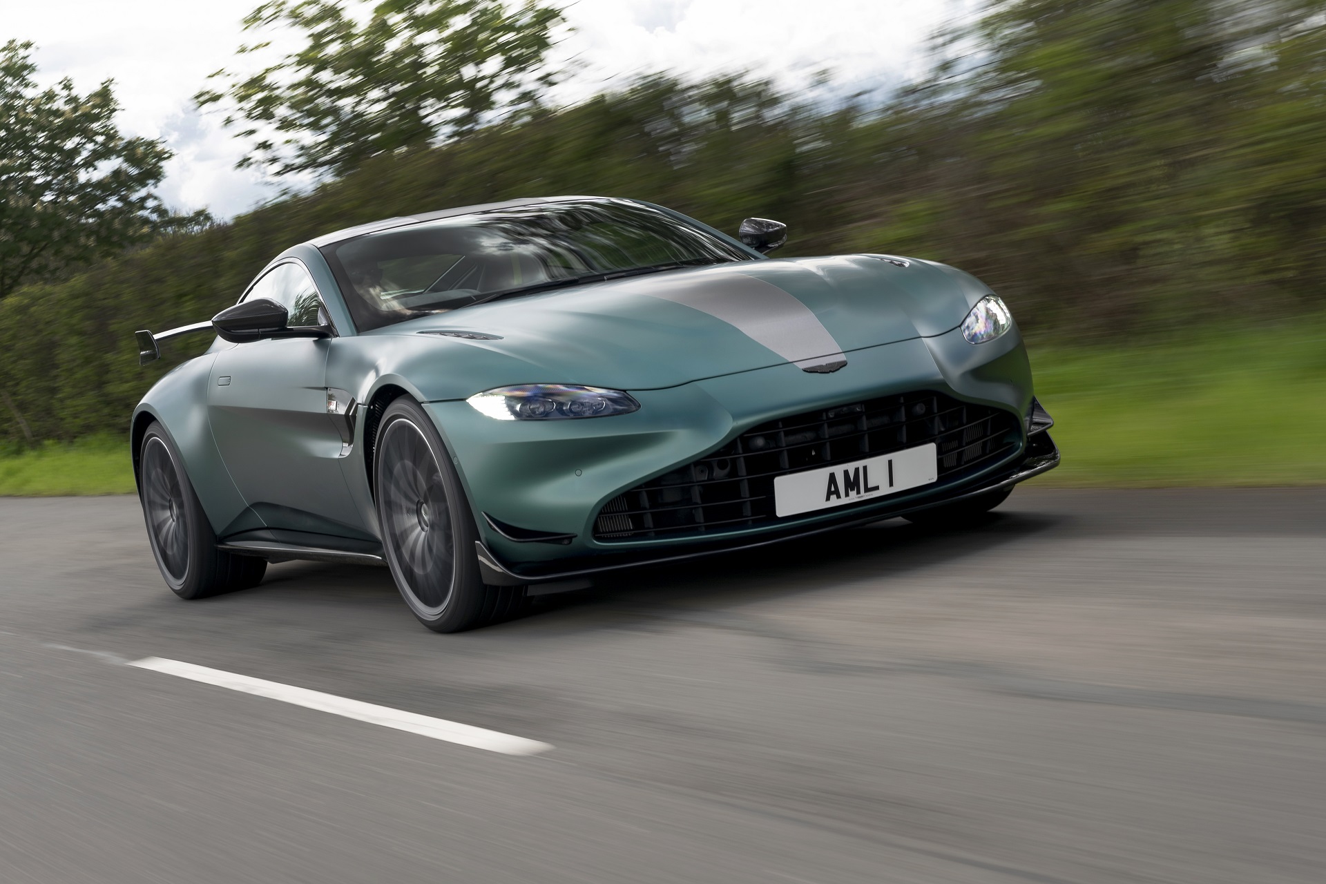 Download 2021 Aston Martin Vantage F1 Edition - Front Three-Quarter HD Wallpaper 1920x1280 #9