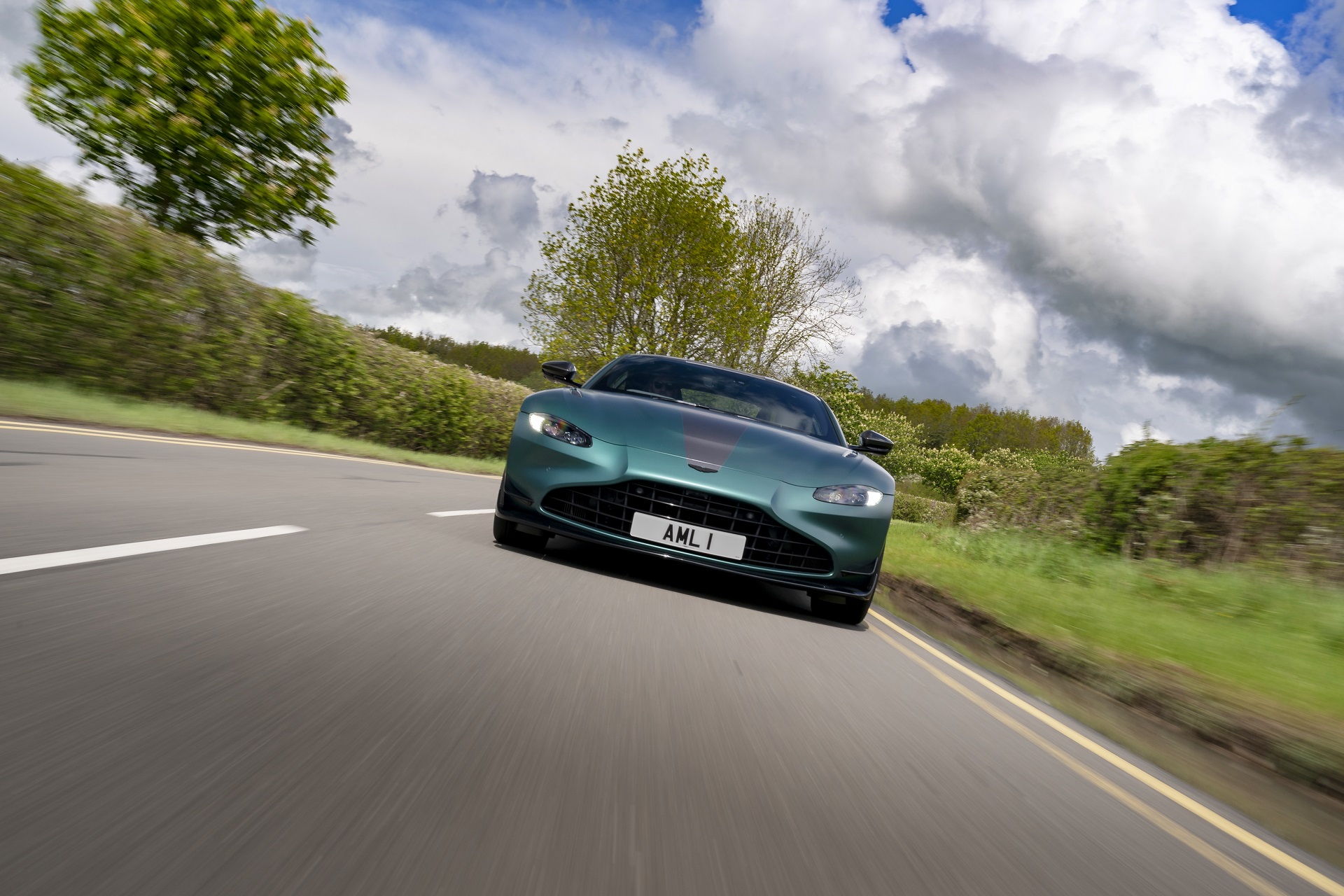 Download 2021 Aston Martin Vantage F1 Edition - Front HD Wallpaper 1920x1280 #28