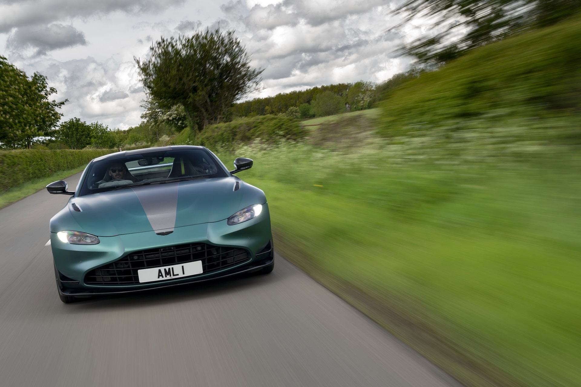 Download 2021 Aston Martin Vantage F1 Edition - Front HD Wallpaper 1920x1280 #15