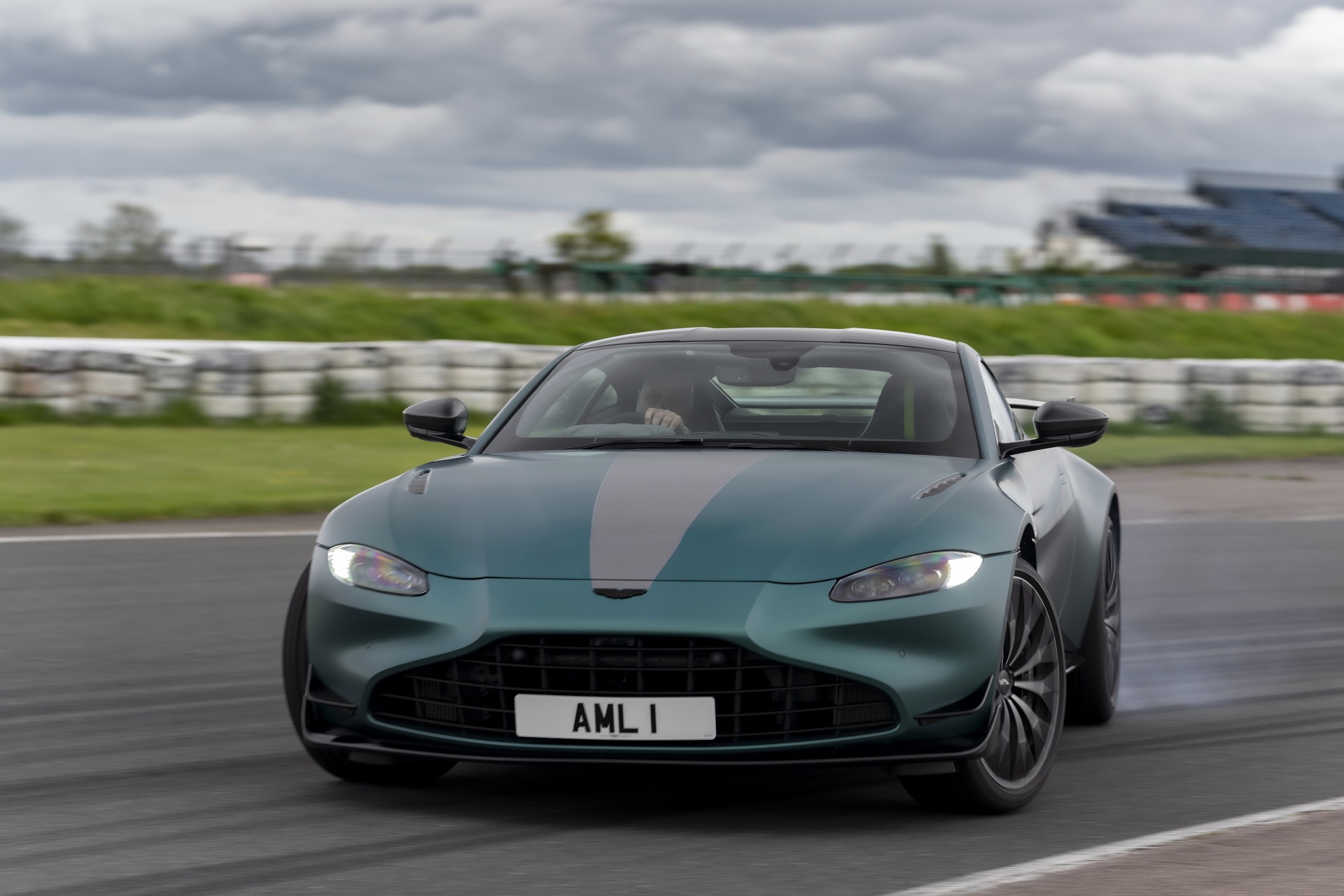 Download 2021 Aston Martin Vantage F1 Edition - Front HD Wallpaper 1920x1280 #86